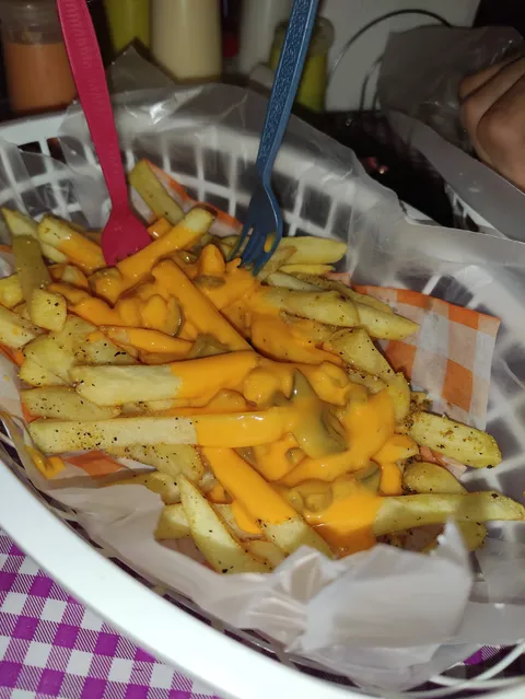 "Luchis" burgers and more image 6