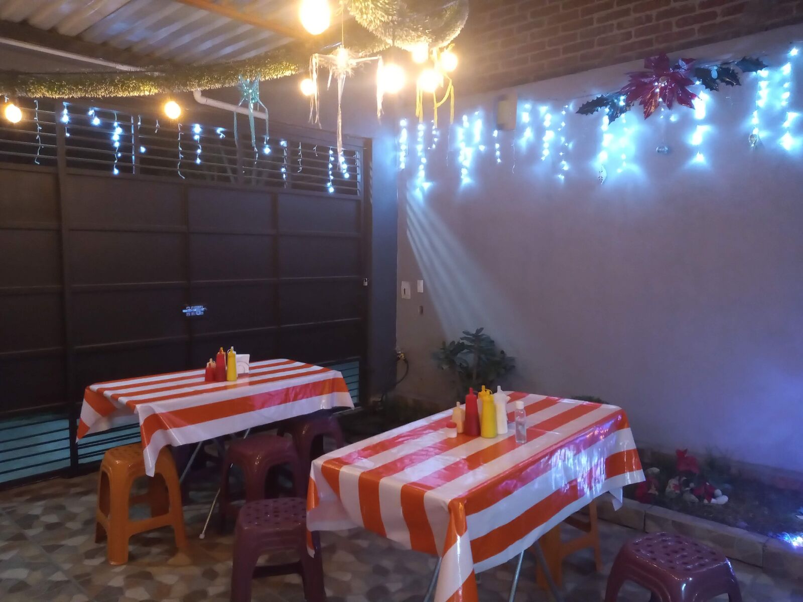 "Luchis" burgers and more image 7