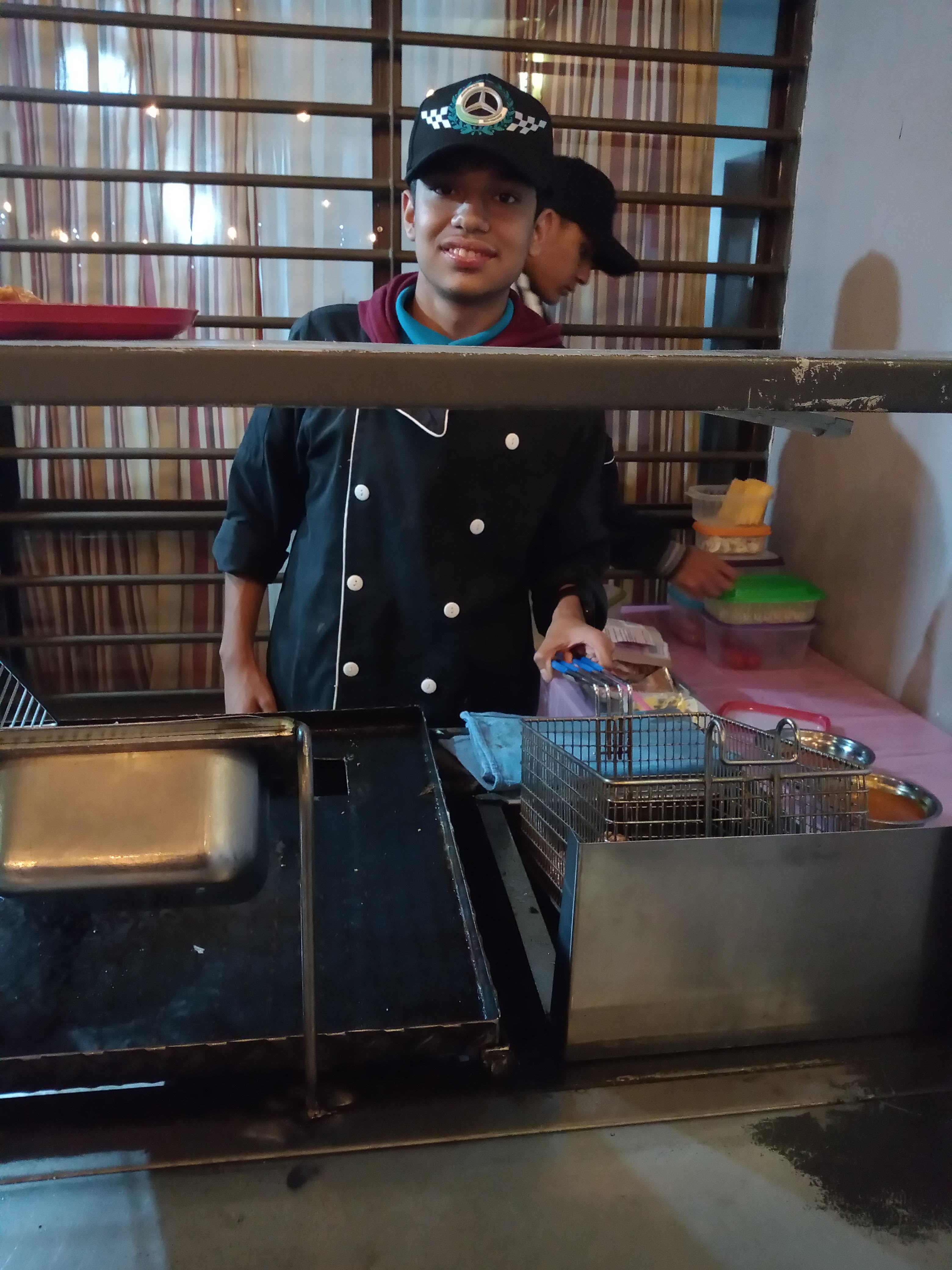 "Luchis" burgers and more image 10