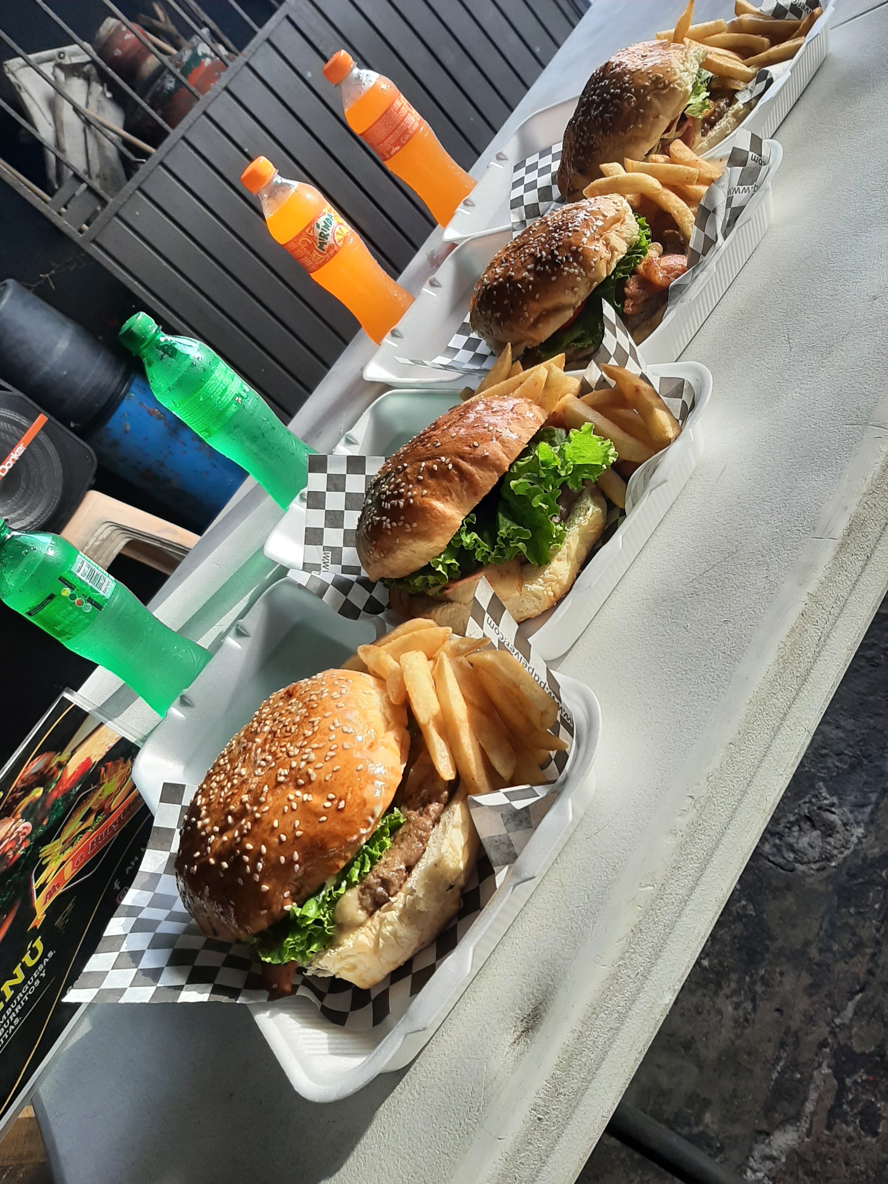 Ah La Burguer image 4