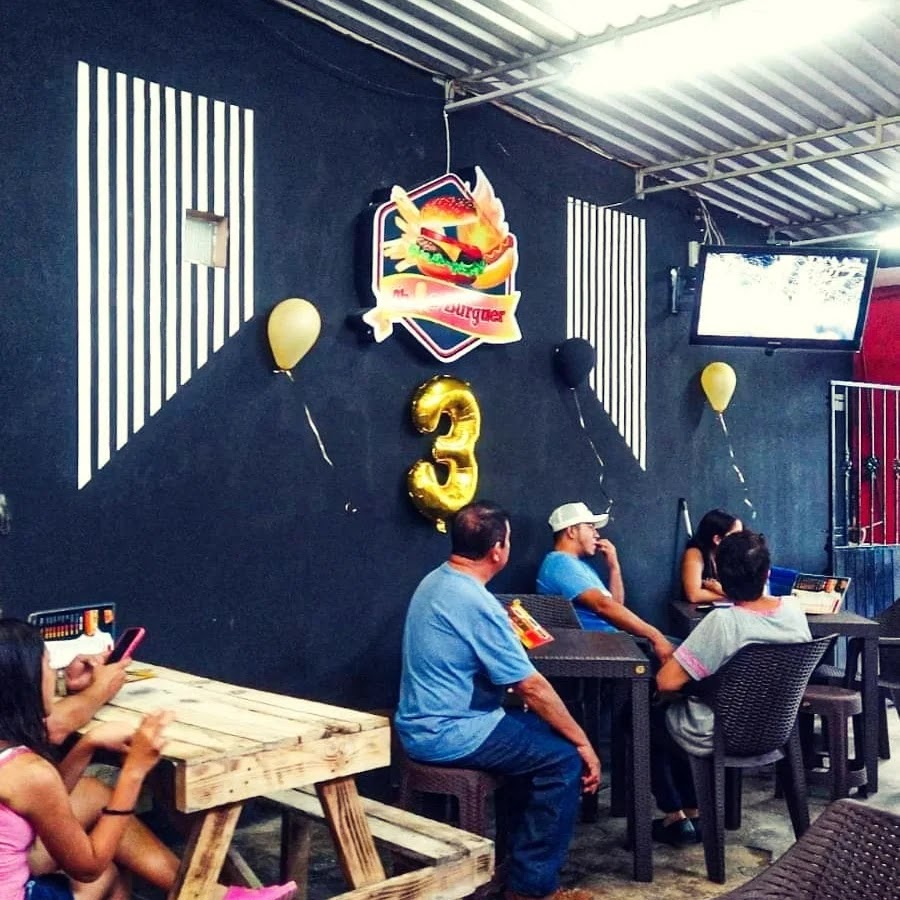 Ah La Burguer image 5