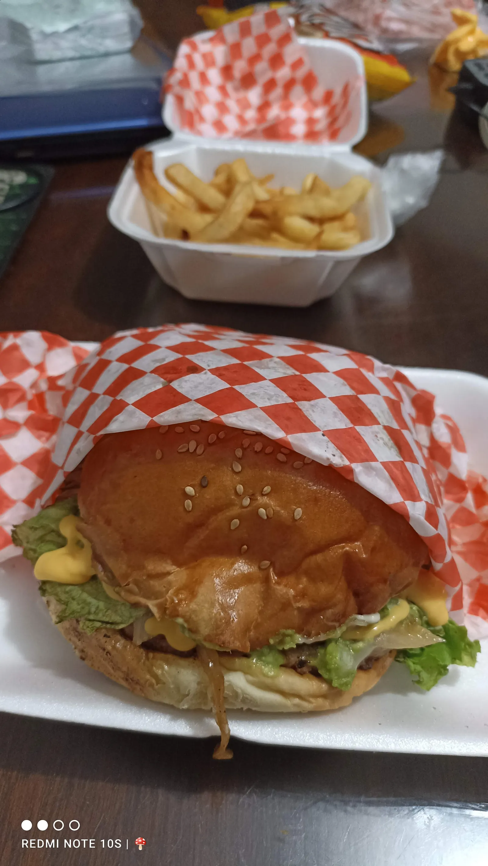 Ah La Burguer image 10