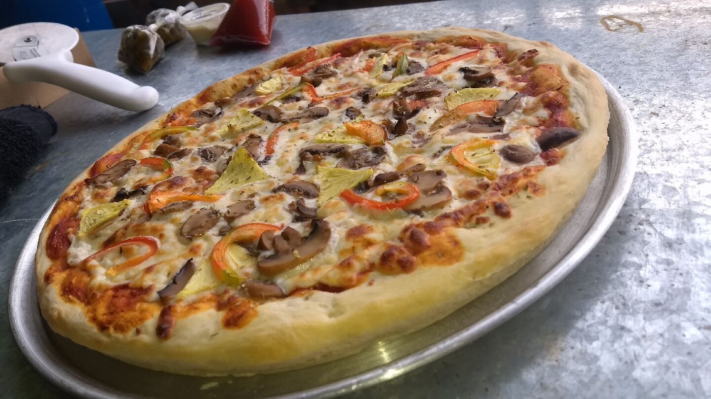 Derek's pizza cumuatillo image 4