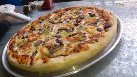 Derek's pizza cumuatillo image 4