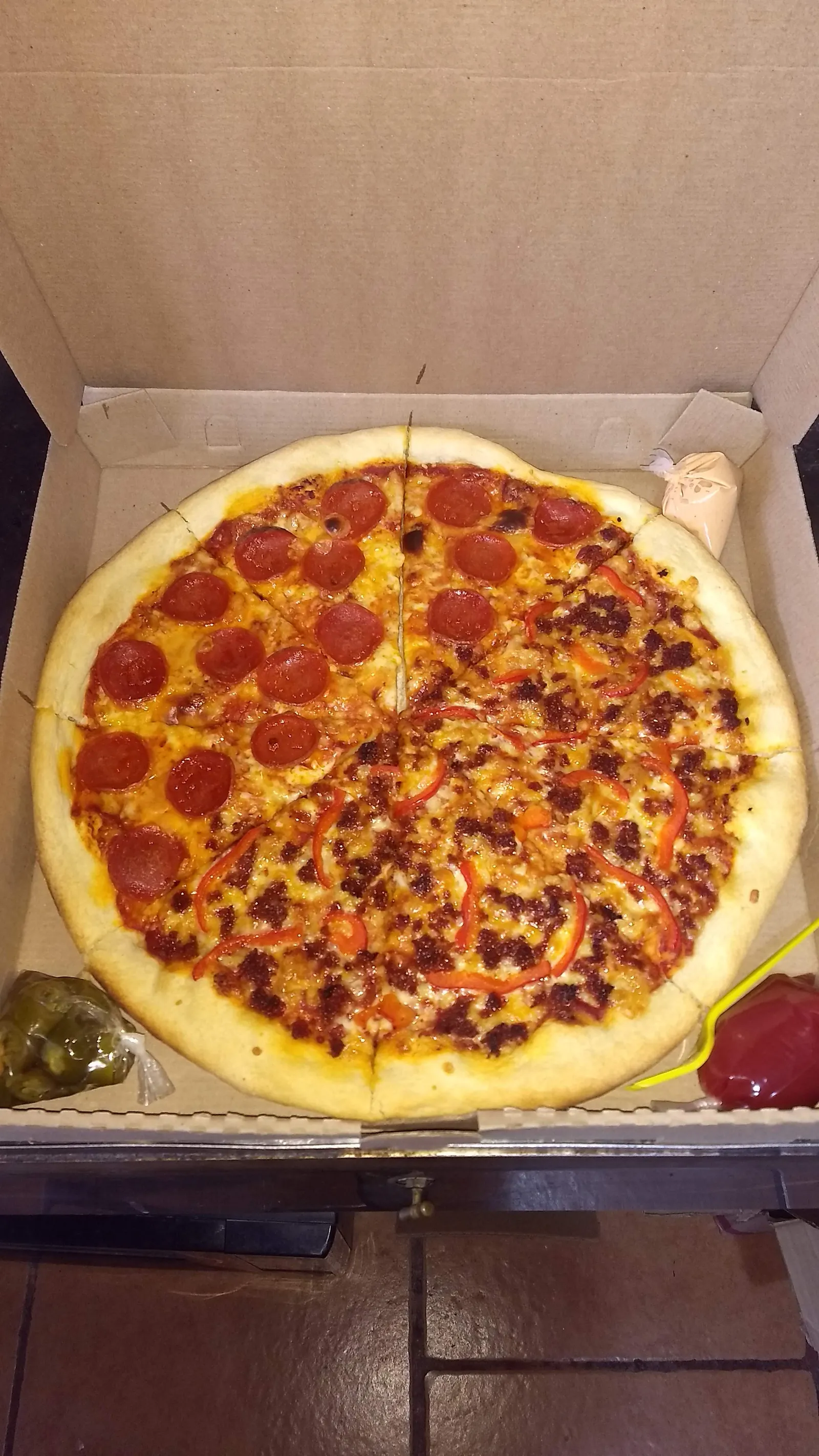 Derek's pizza cumuatillo image 8