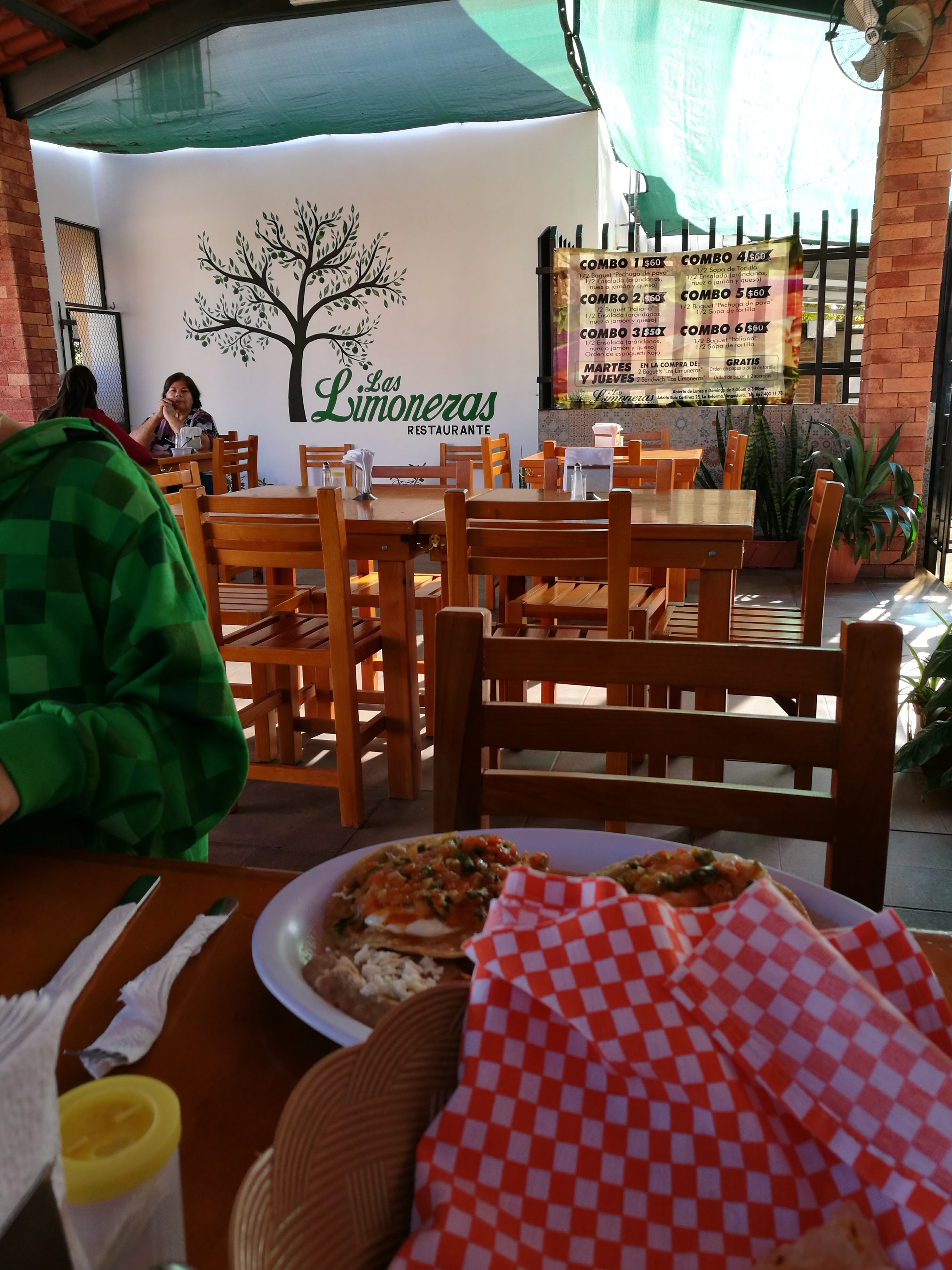 Las Limoneras Restaurante image 7