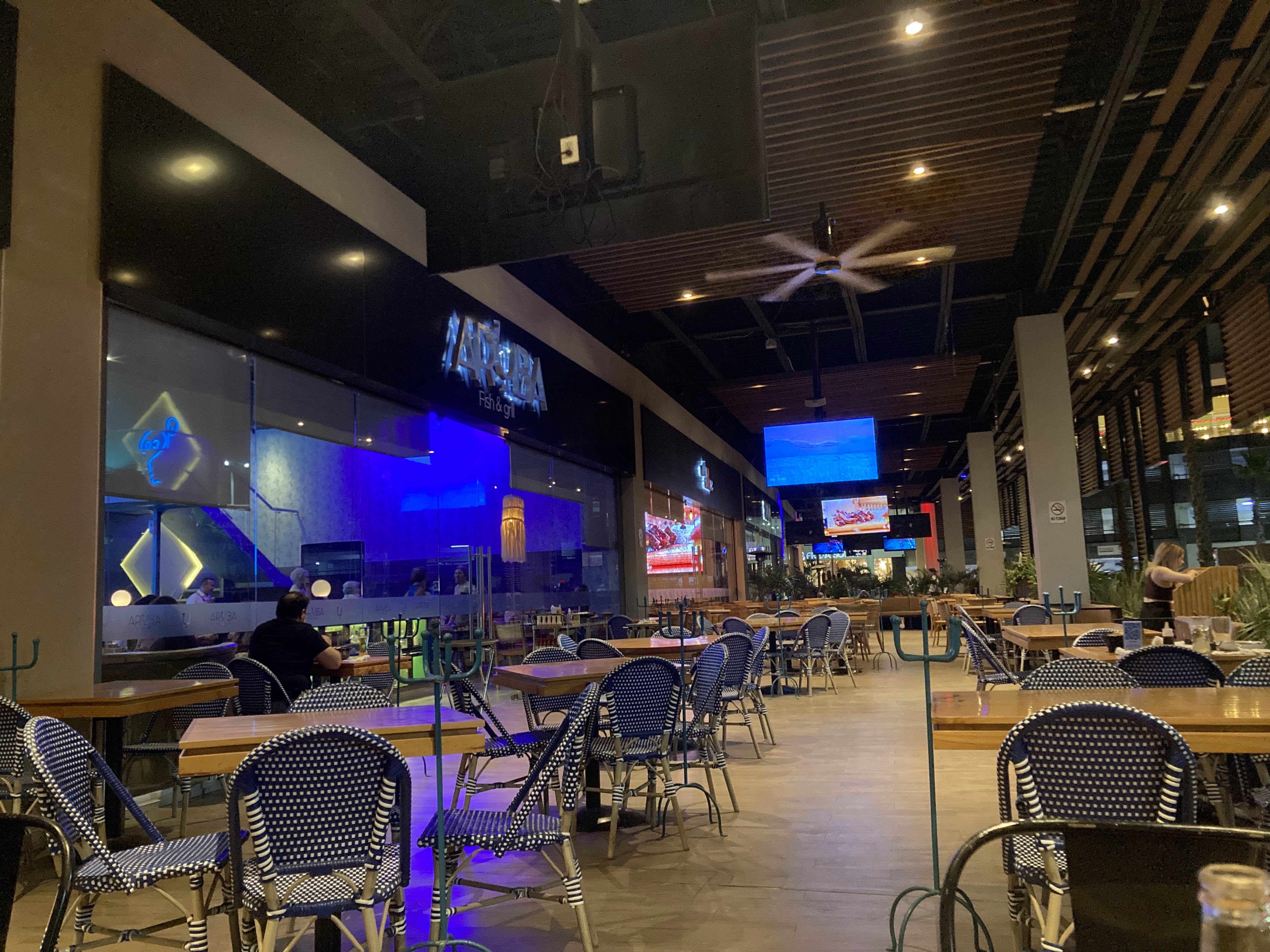 Aruba Fish & Grill image 8