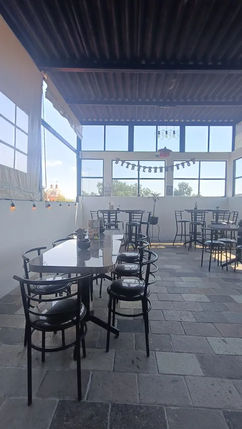 Las Rosas Terraza image 1