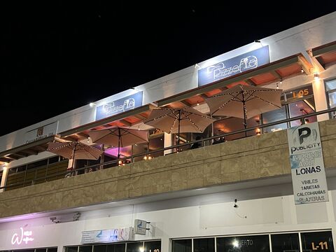 Pizzaria image 8