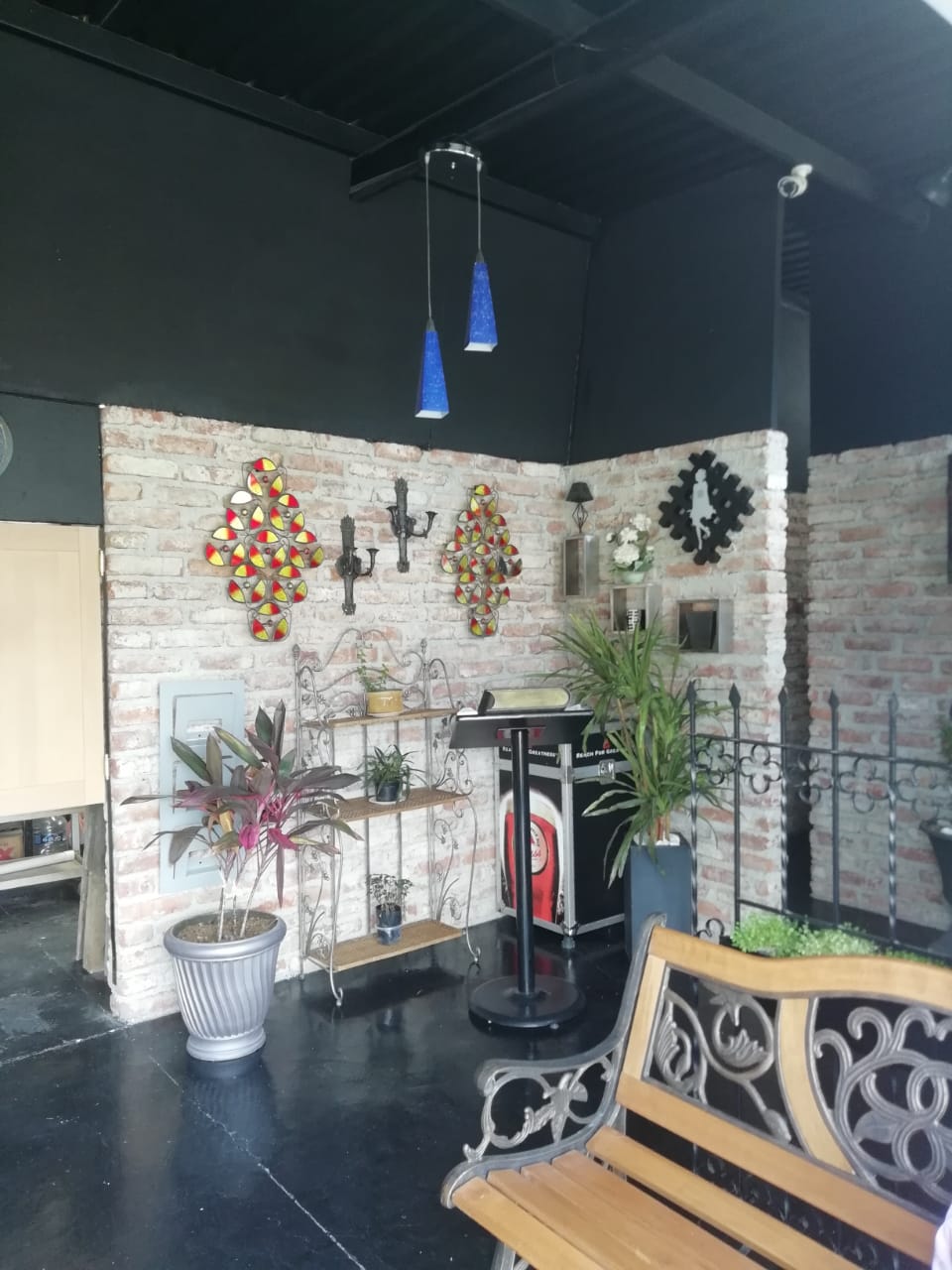 Epic snak's & spirits image 1