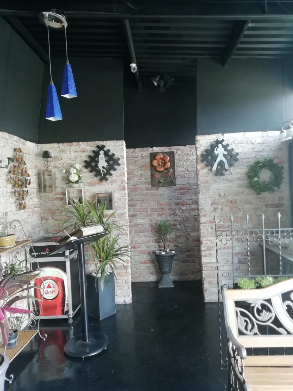 Epic snak's & spirits image 2