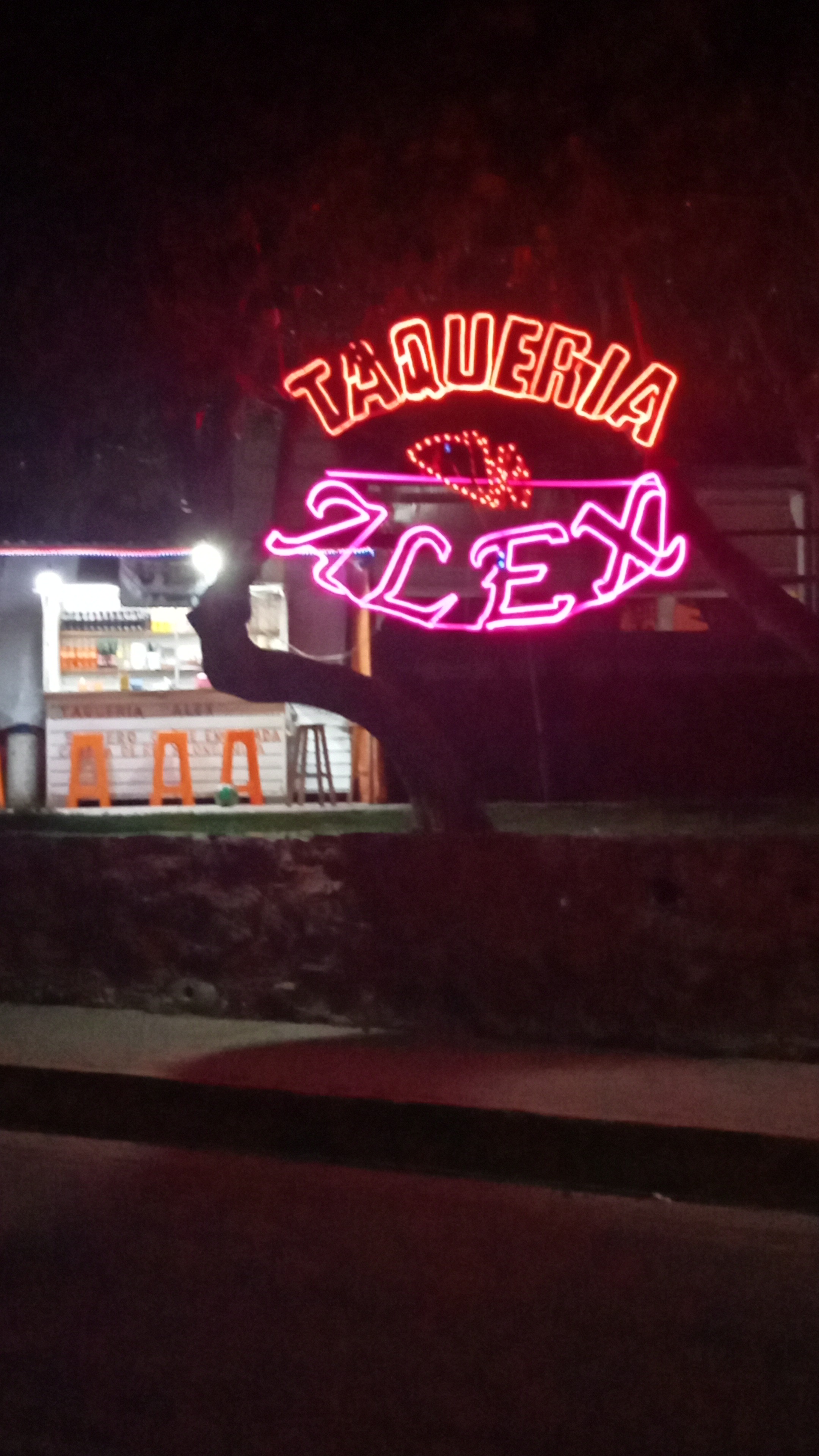 TAQUERÍA "ALEX" image 3