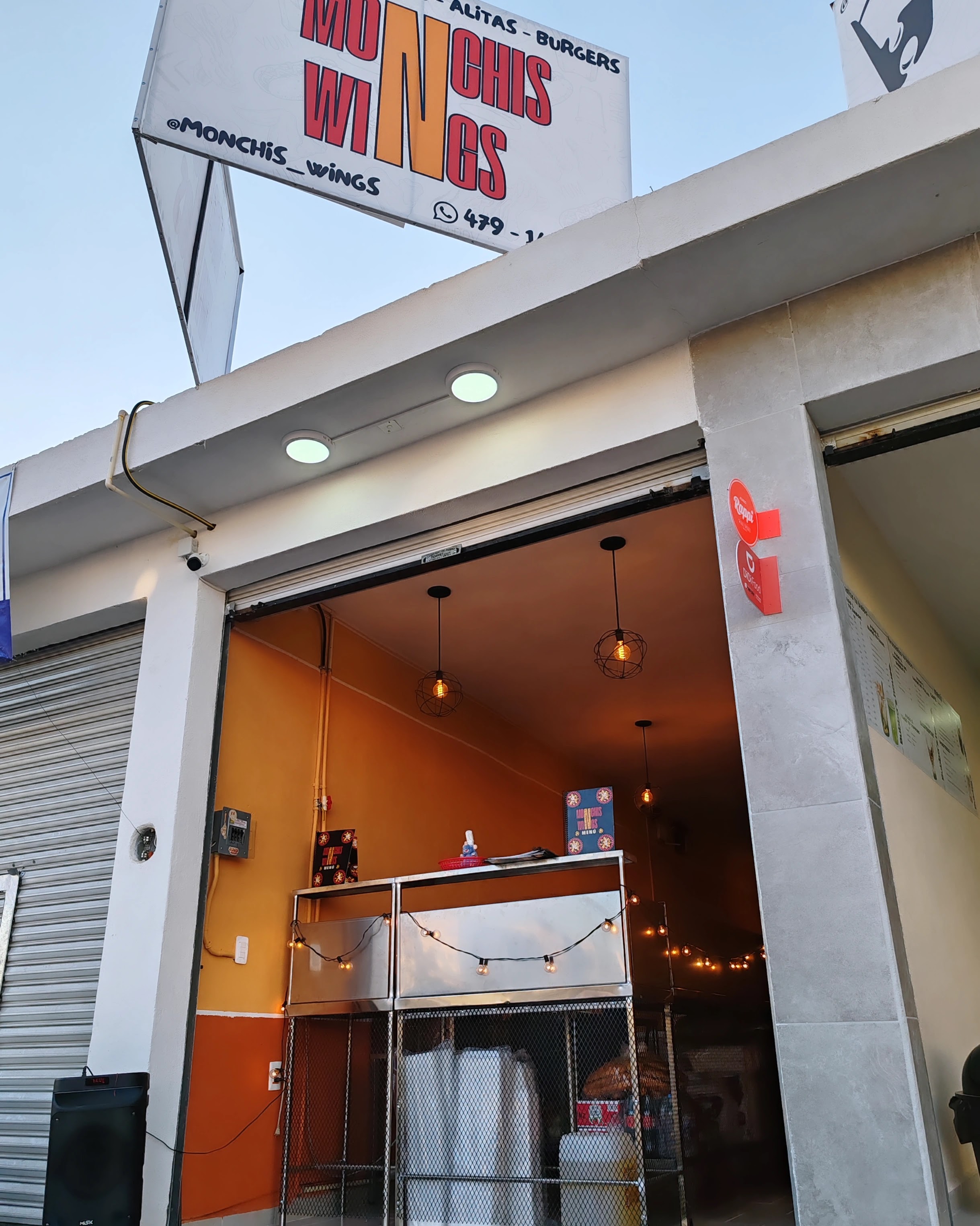 Monchis Wings image 1