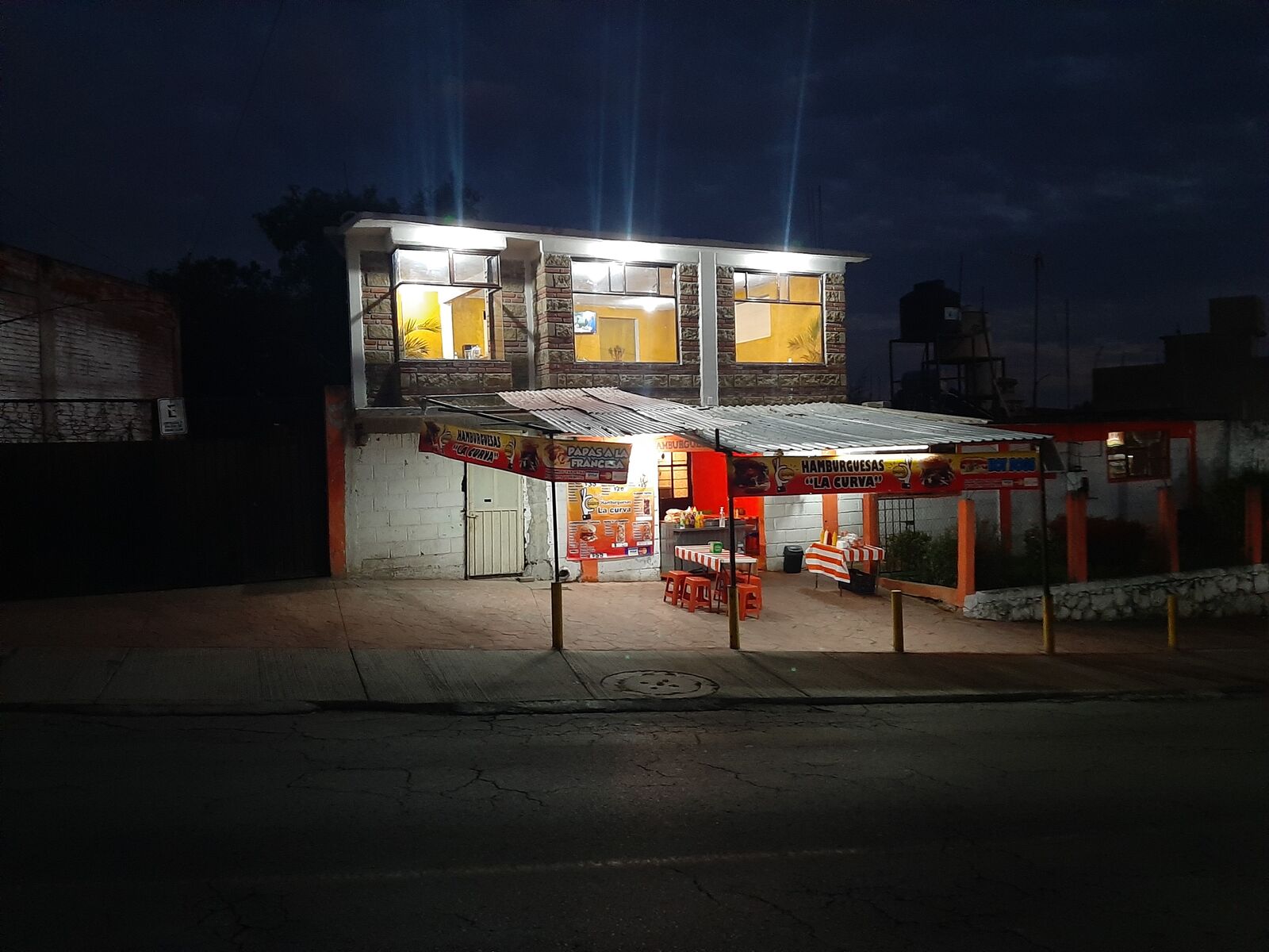 Hamburguesas "LA CURVA" image 2