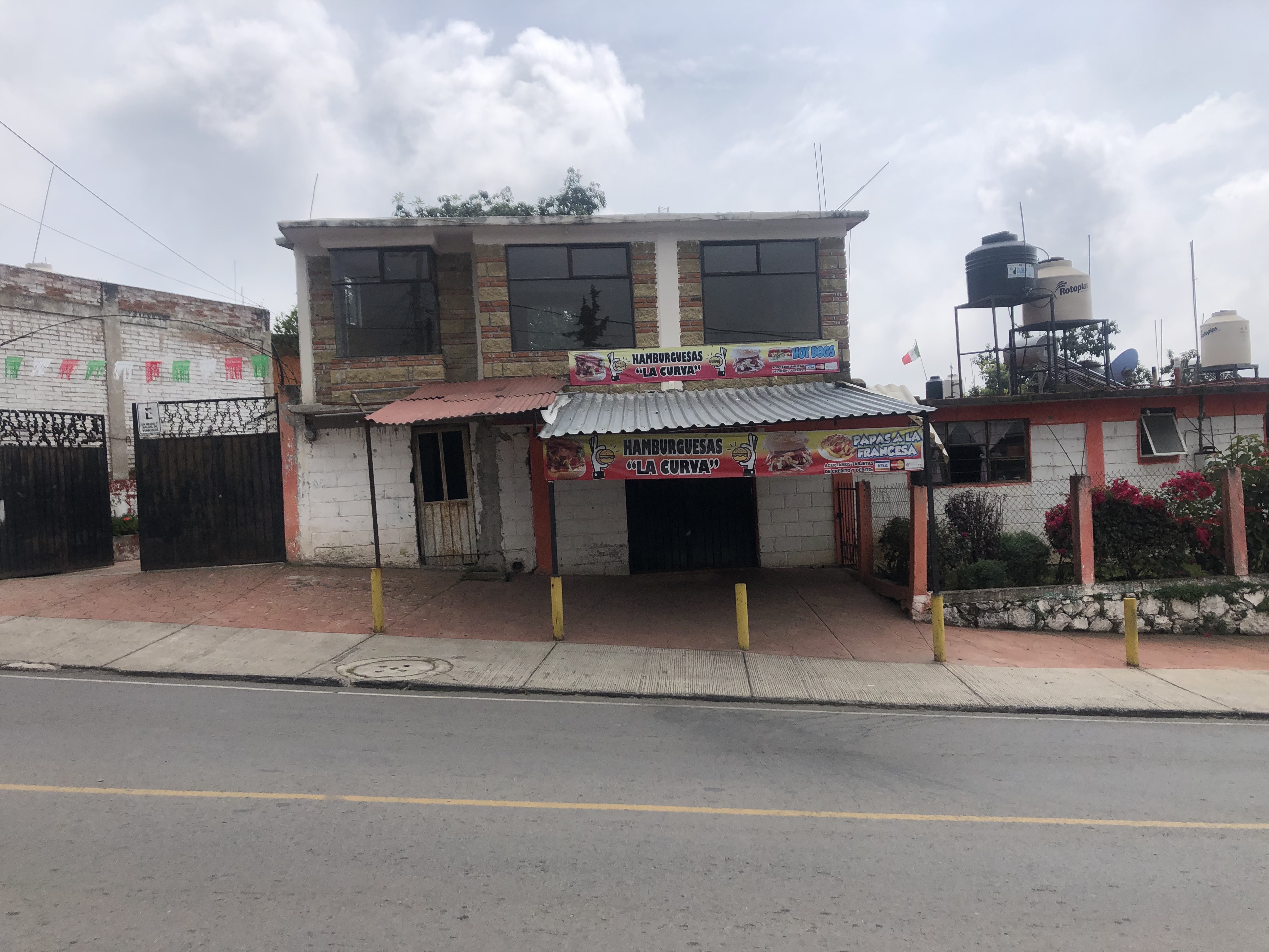 Hamburguesas "LA CURVA" image 3