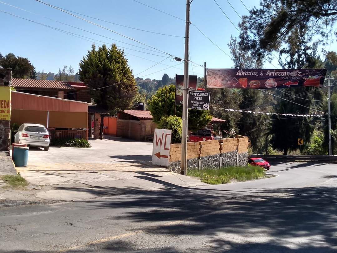 Artezzanos Pizza image 8