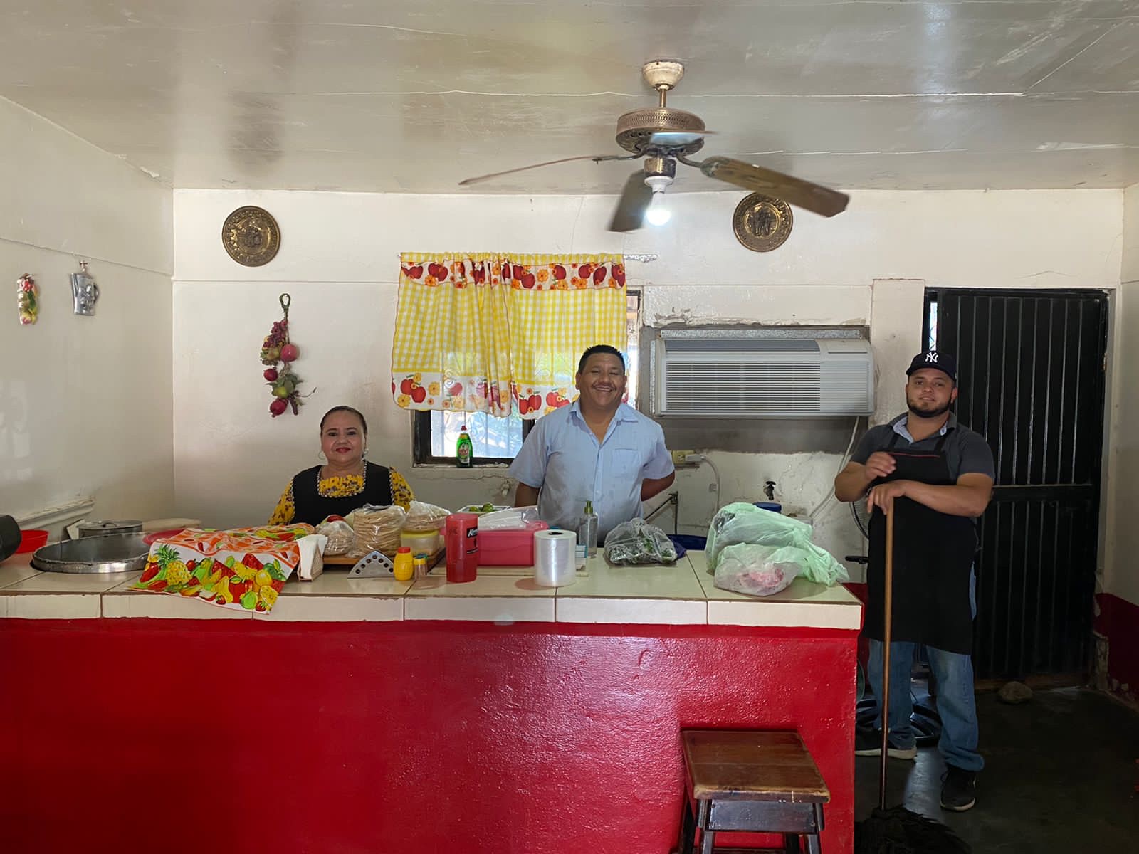 Taquería "La Parrillada" image 4