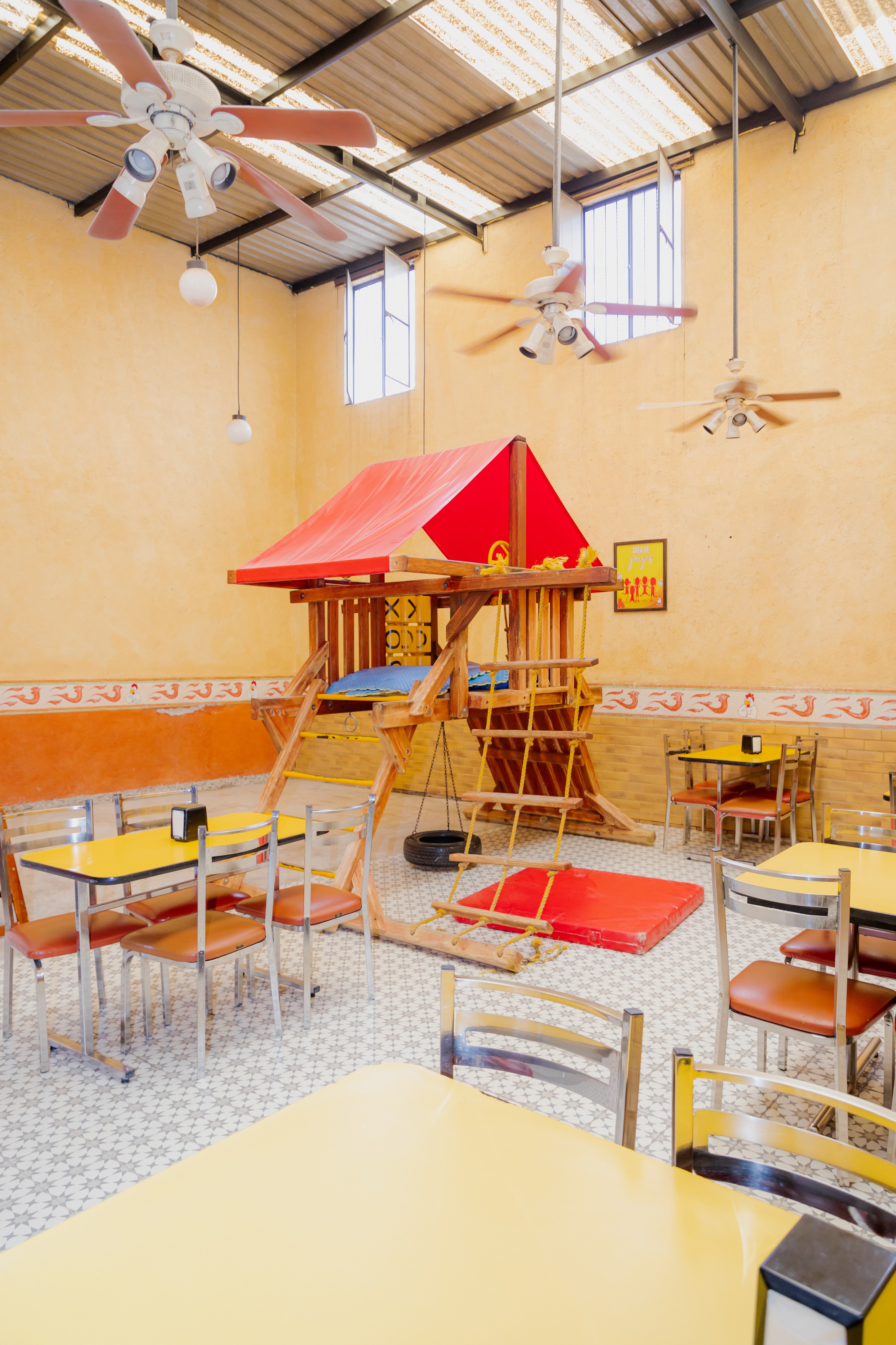 Pollo Feliz image 10