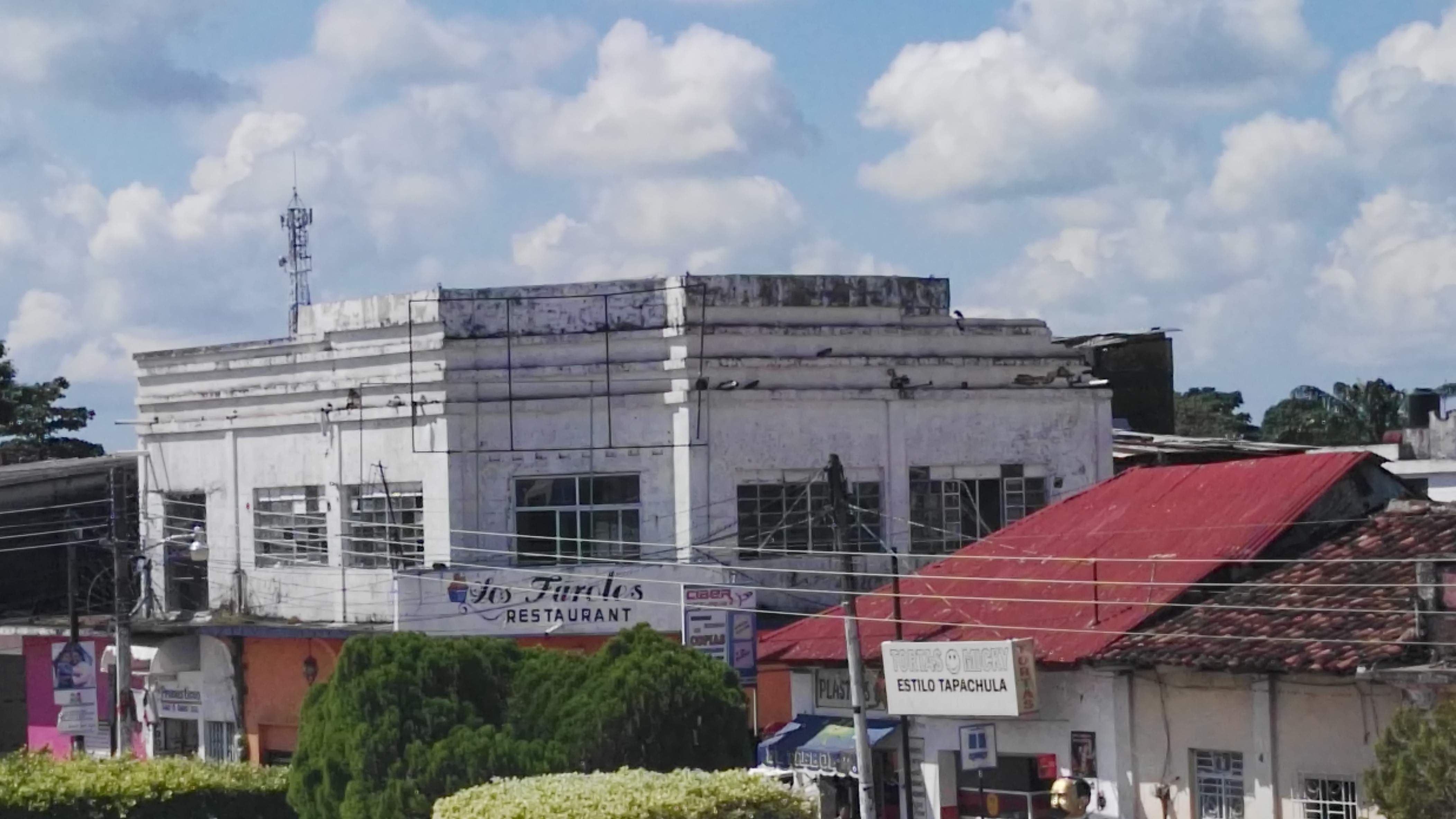 Los Faroles Centro image 7