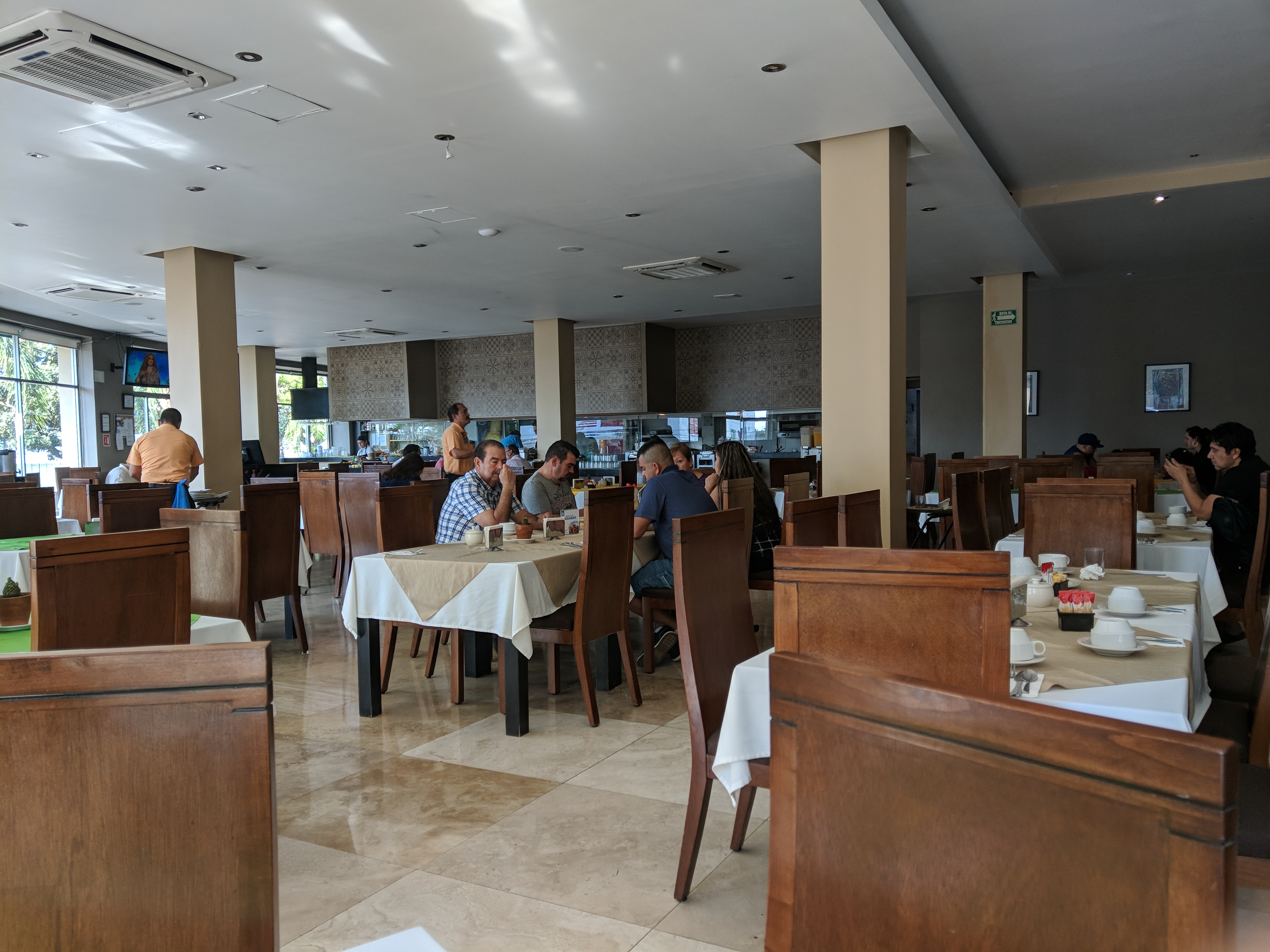 Guacamayas Restaurant - Bar image 8