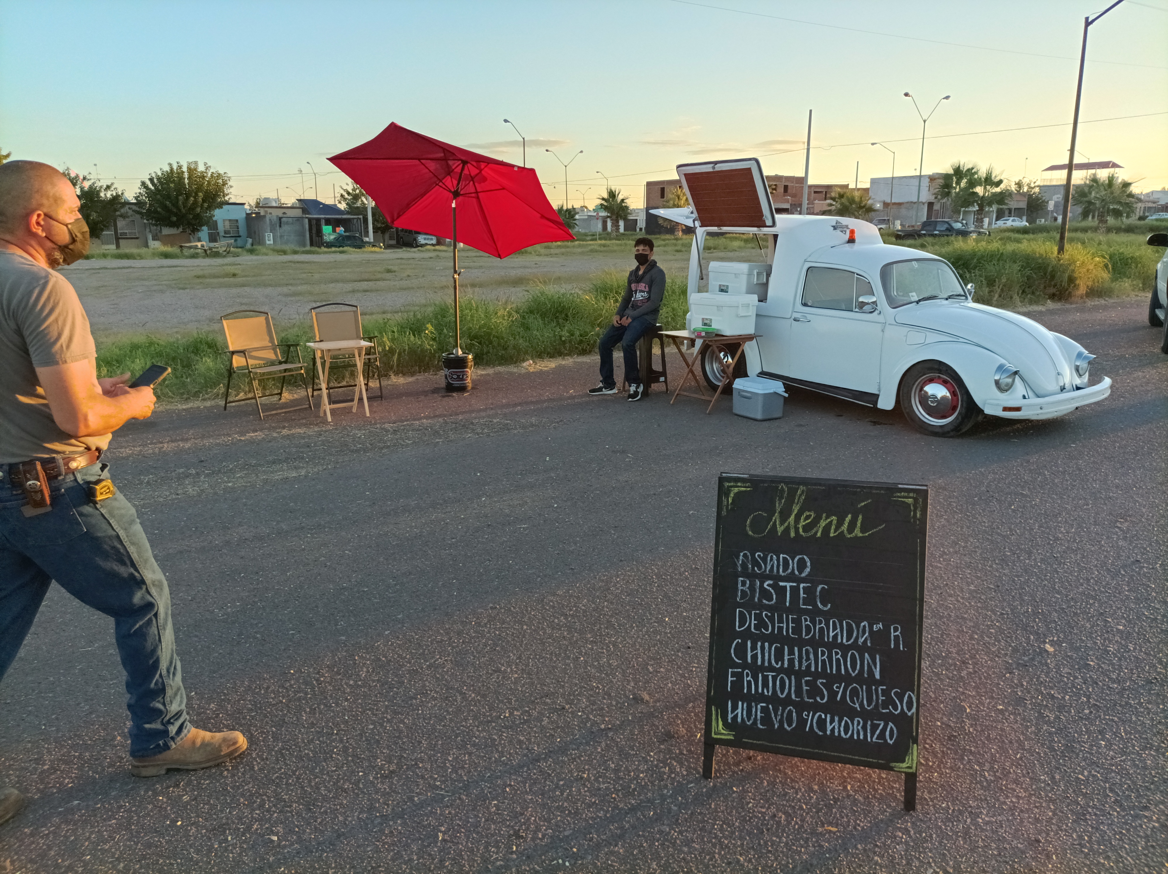 CLÁSICOS burritos y café image 2