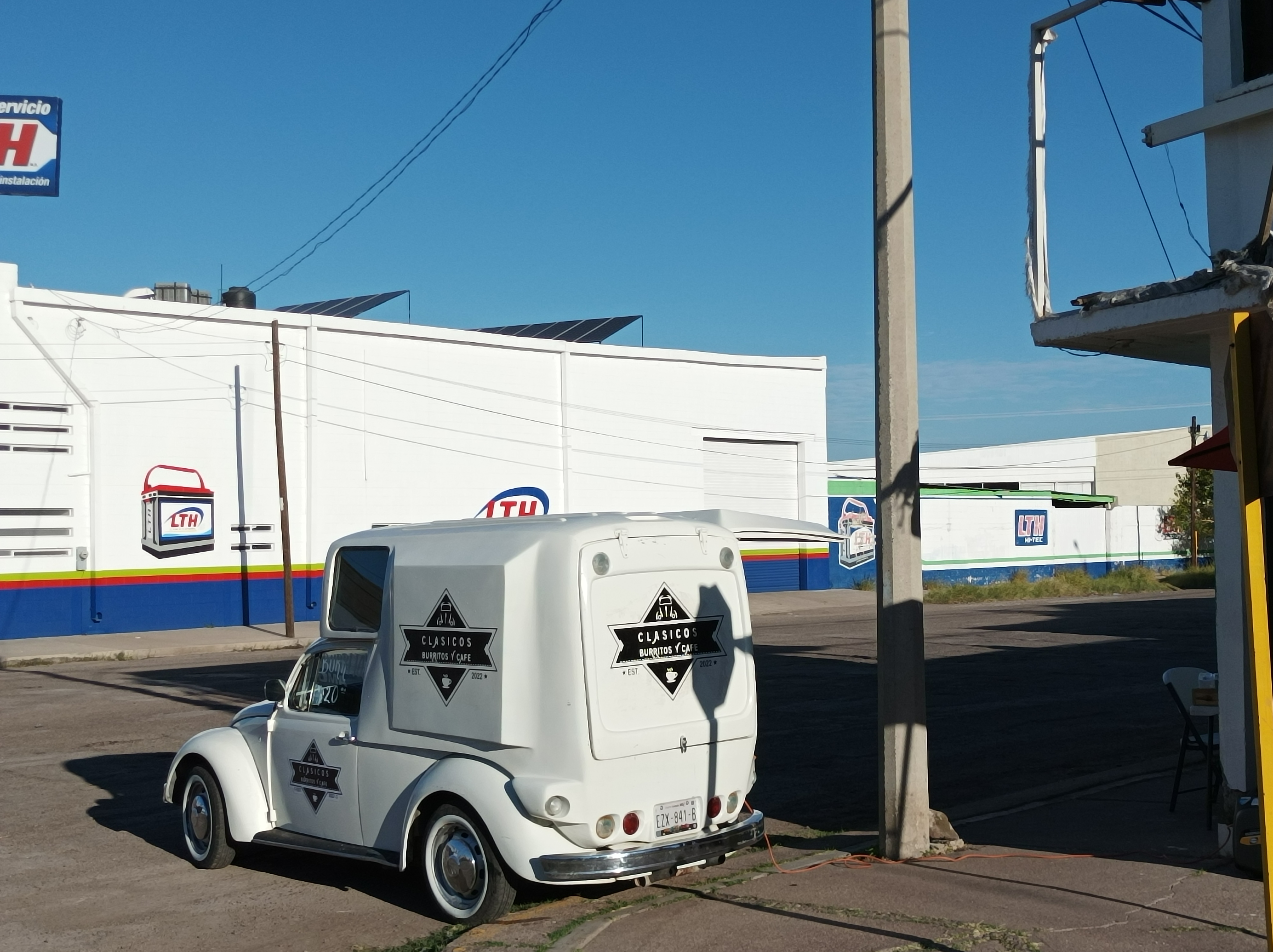 CLÁSICOS burritos y café image 5