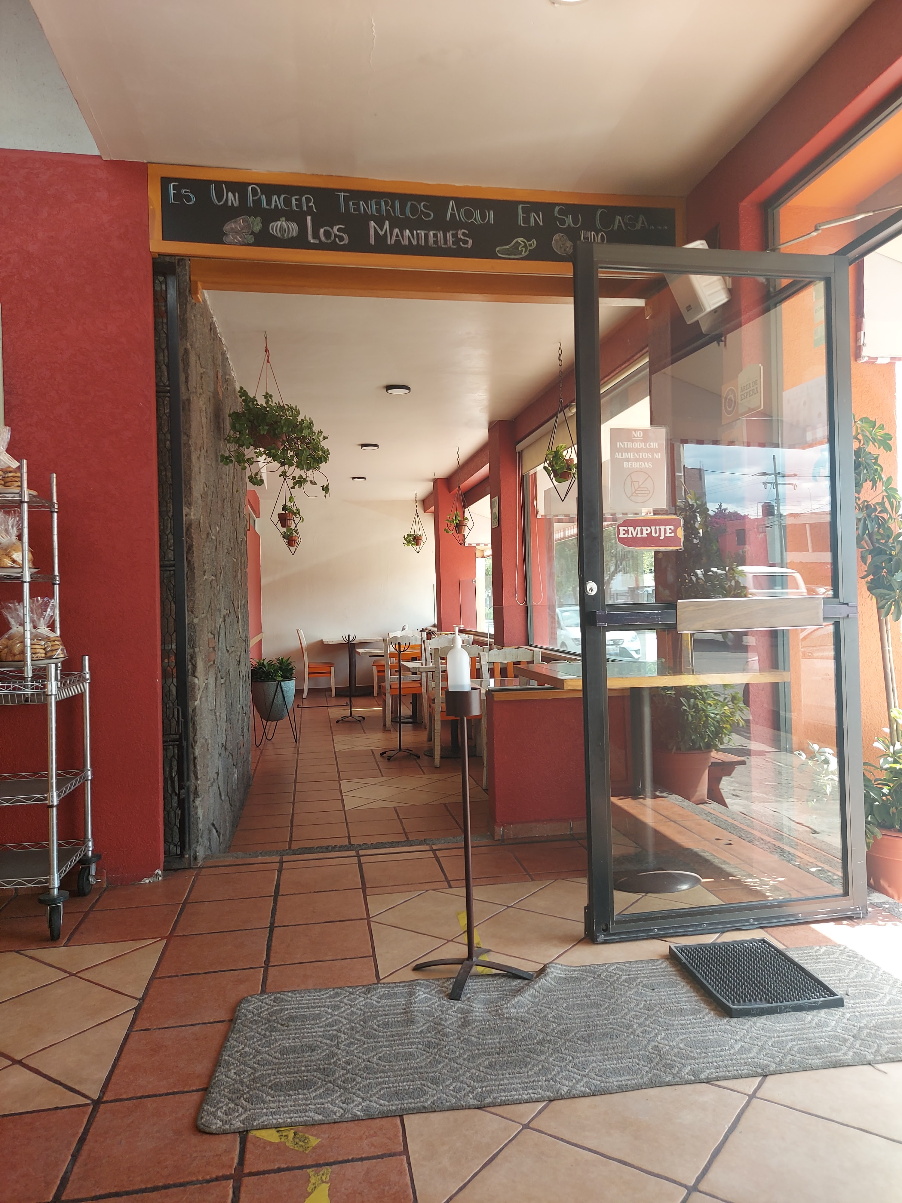 Los Manteles image 1