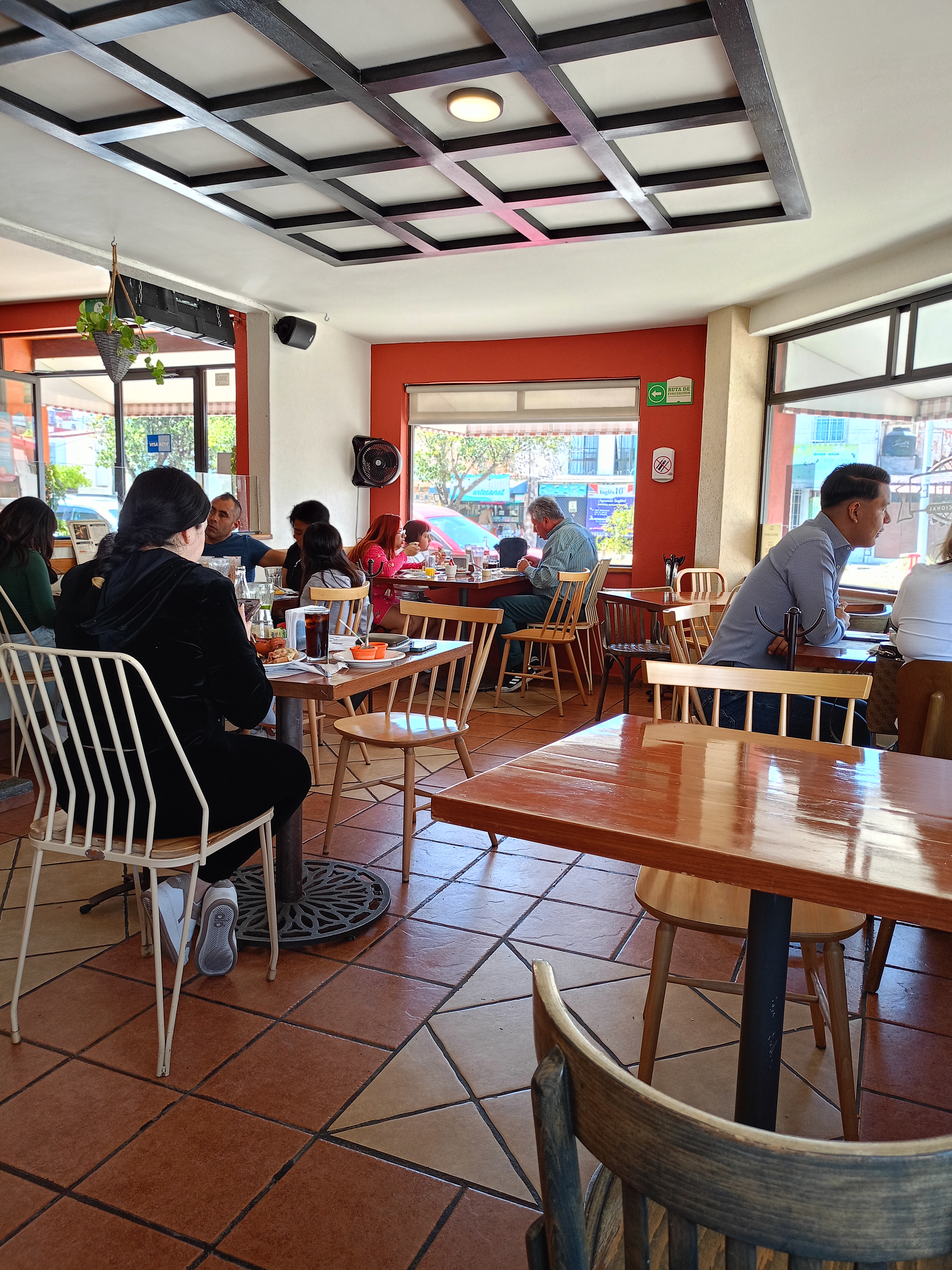 Los Manteles image 8