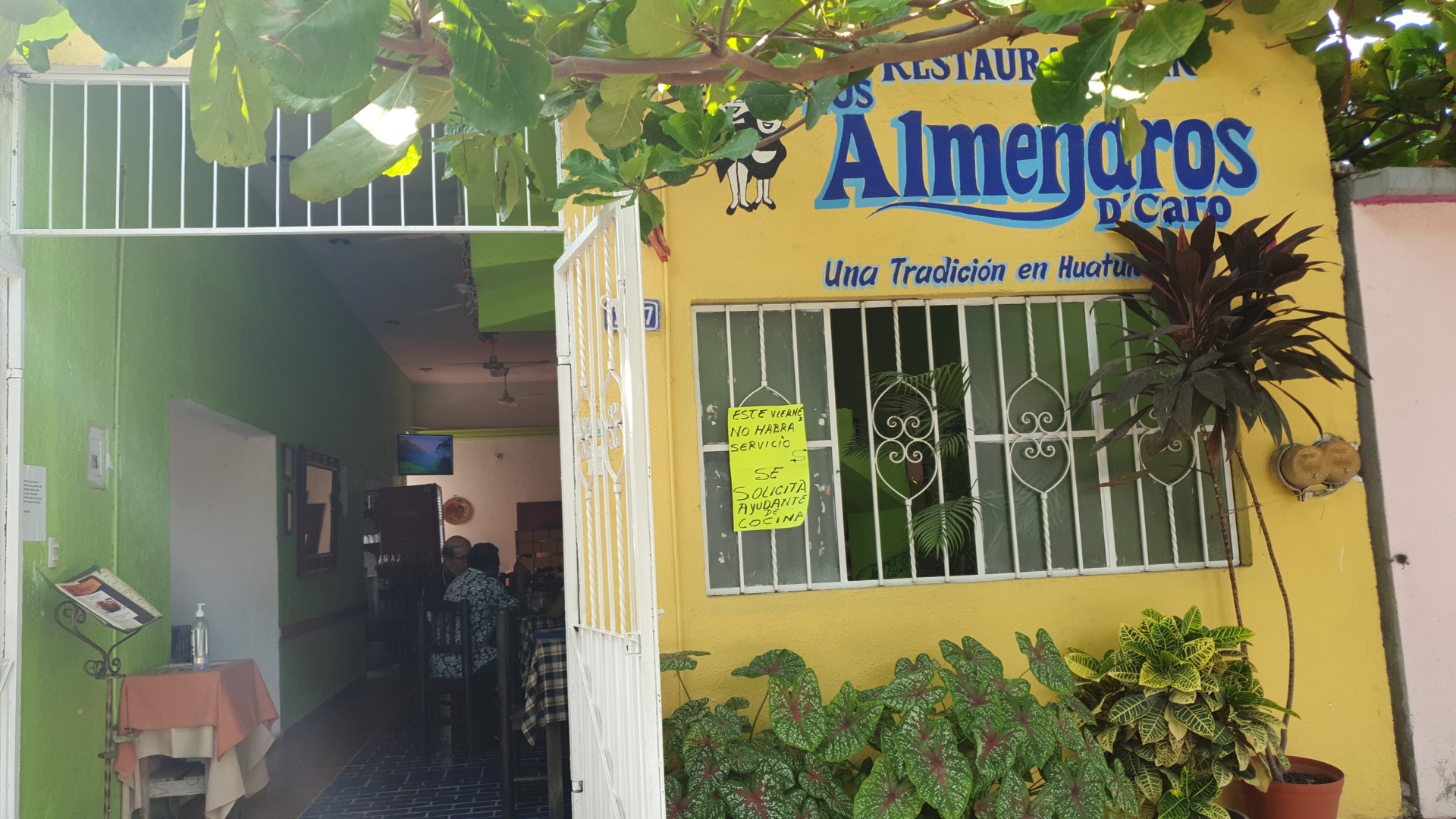 Los Almendros d´Caro image 1