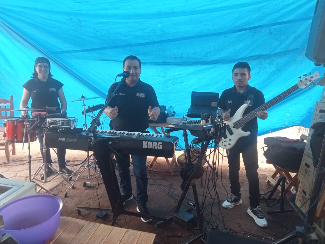 Antojitos "El Vivero" image 9