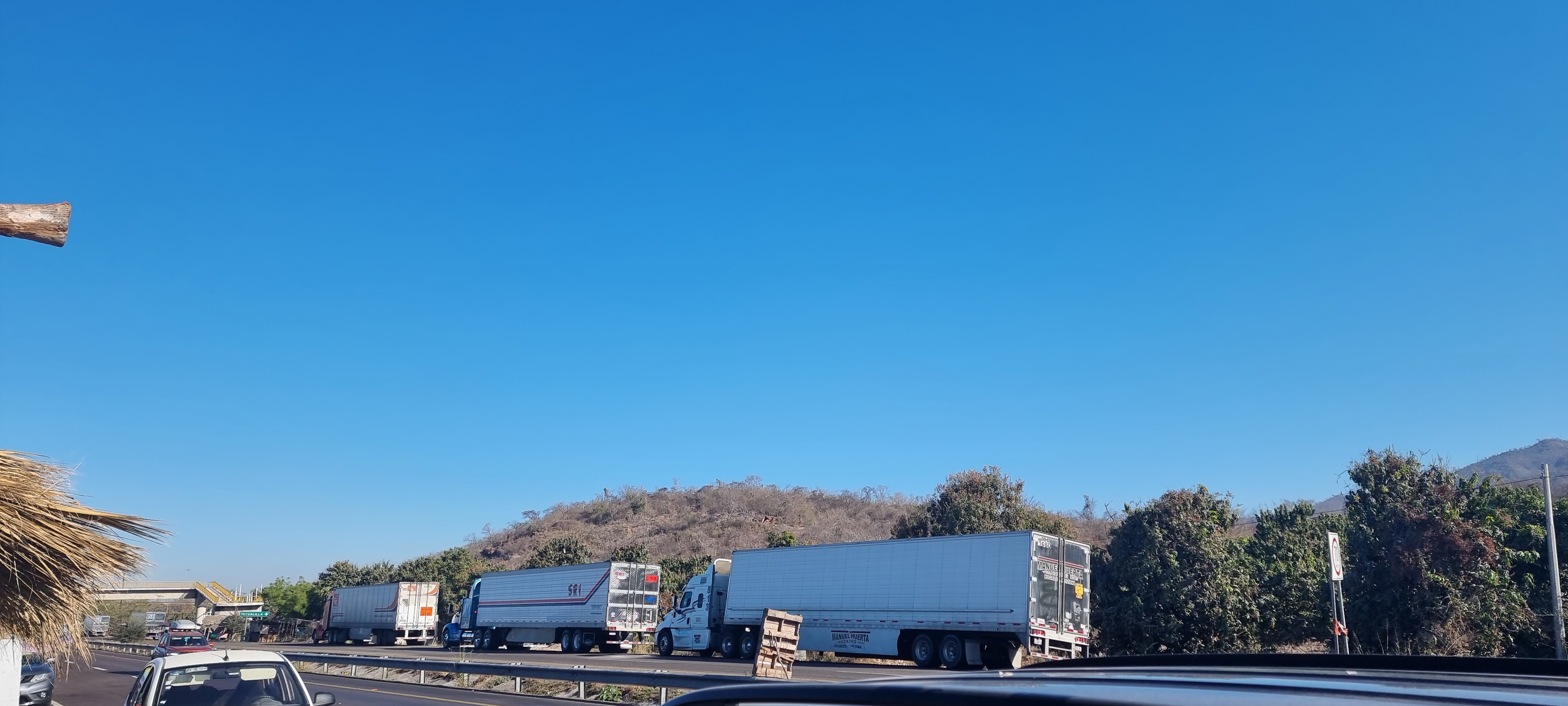 Tamales y mariscos chikis image 1