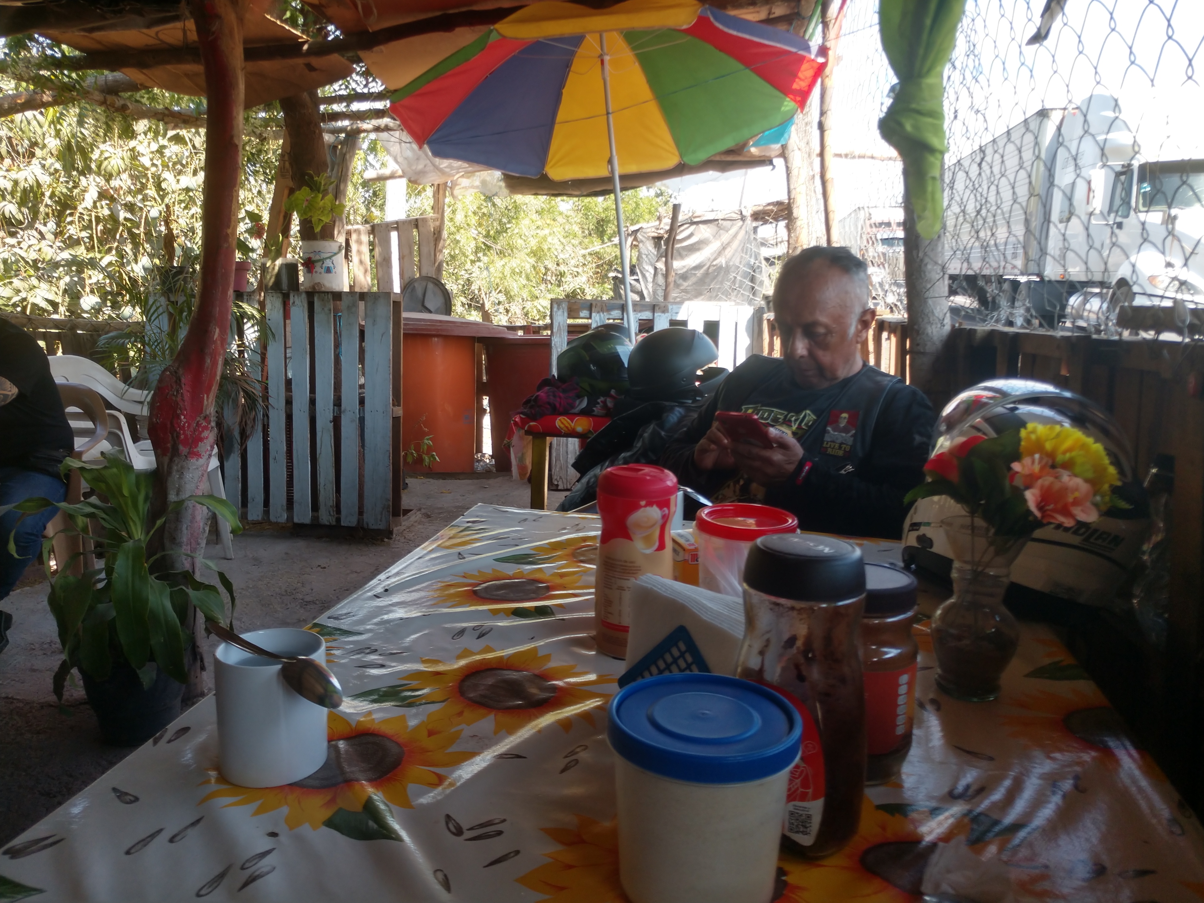 Tamales y mariscos chikis image 3