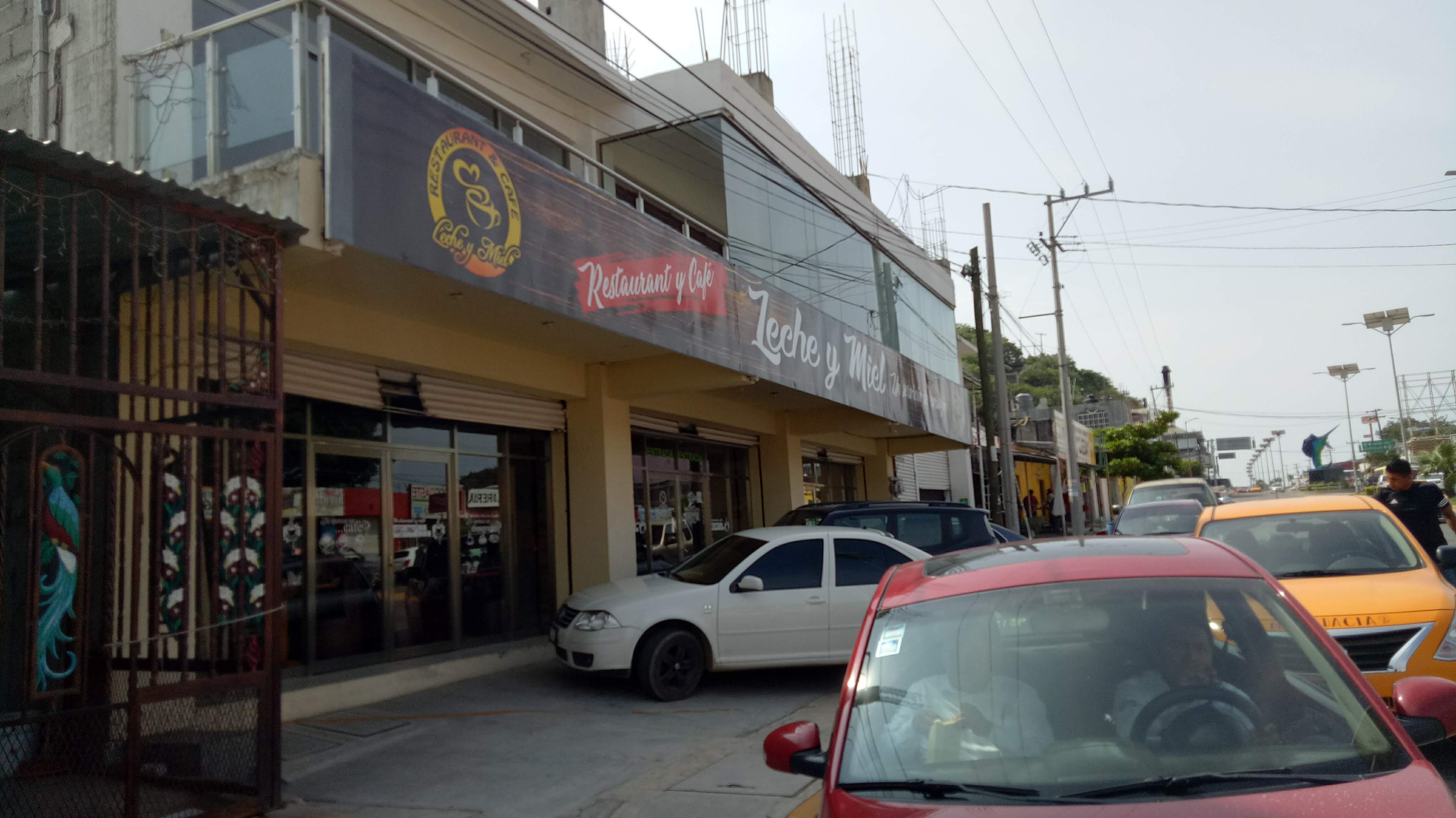 Leche y Miel image 1