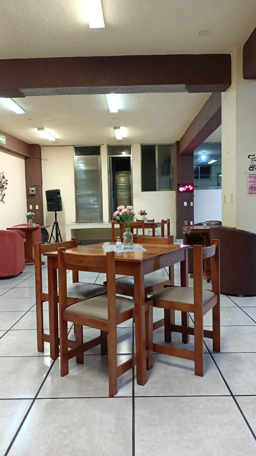 Leche y Miel image 3