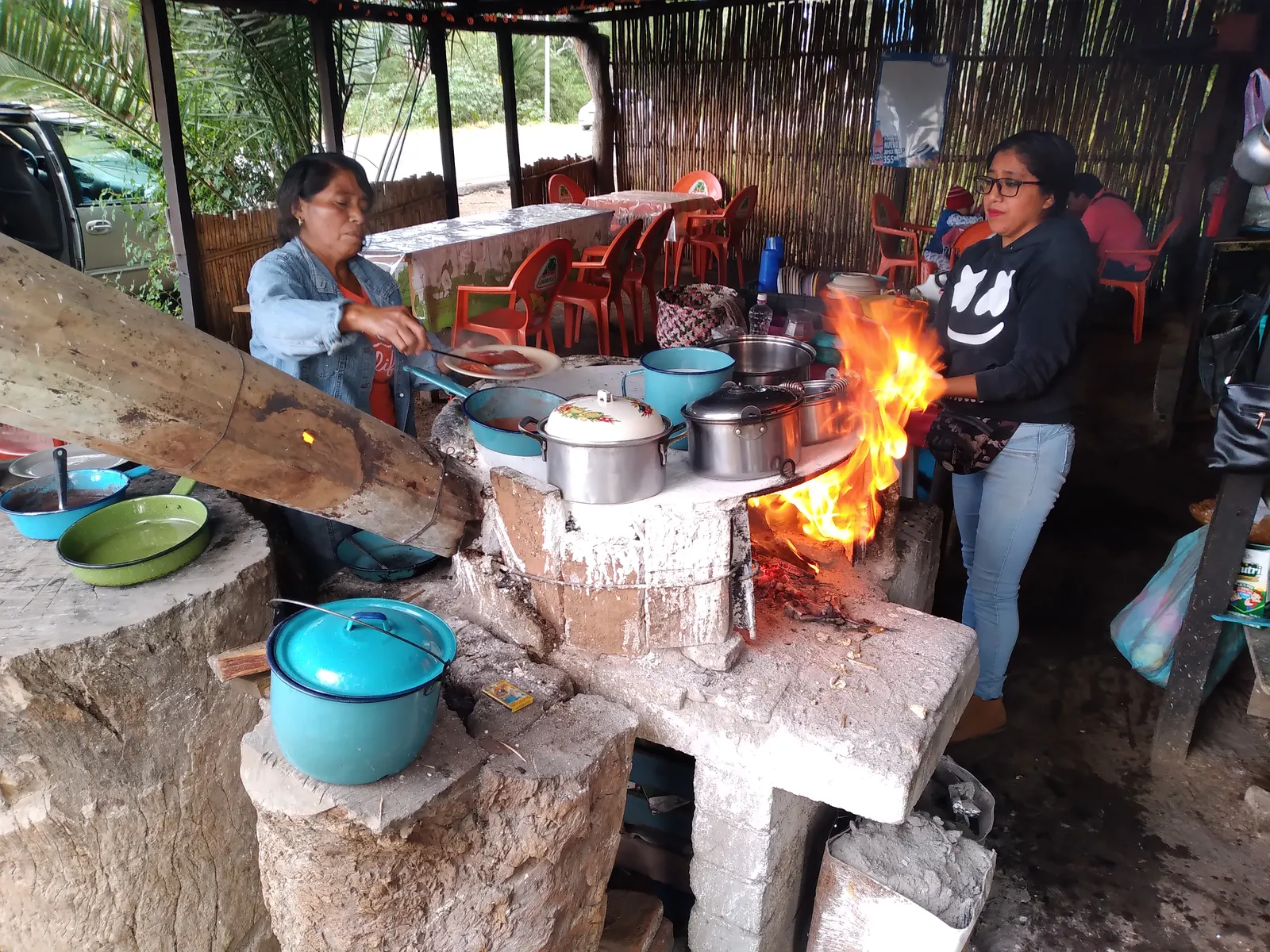 Comedor Familiar la Kz Azul image 5