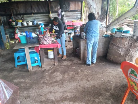 Comedor Familiar la Kz Azul image 7