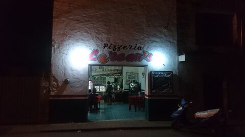 Lorean's Pizzeria image 3