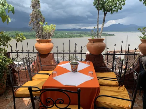 Restauran Monarca image 1