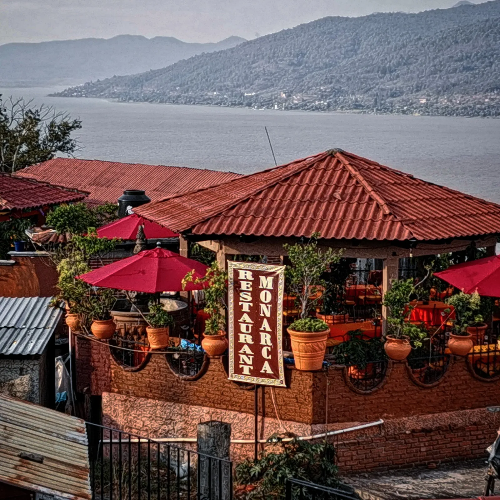 Restauran Monarca image 6
