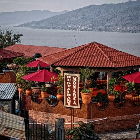 Restauran Monarca image 6