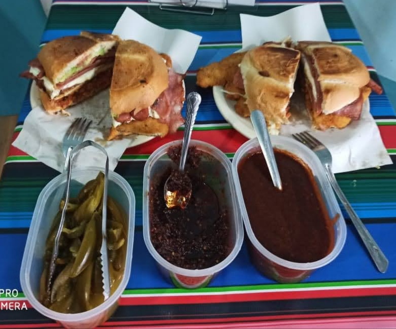 tortas calientes image 2