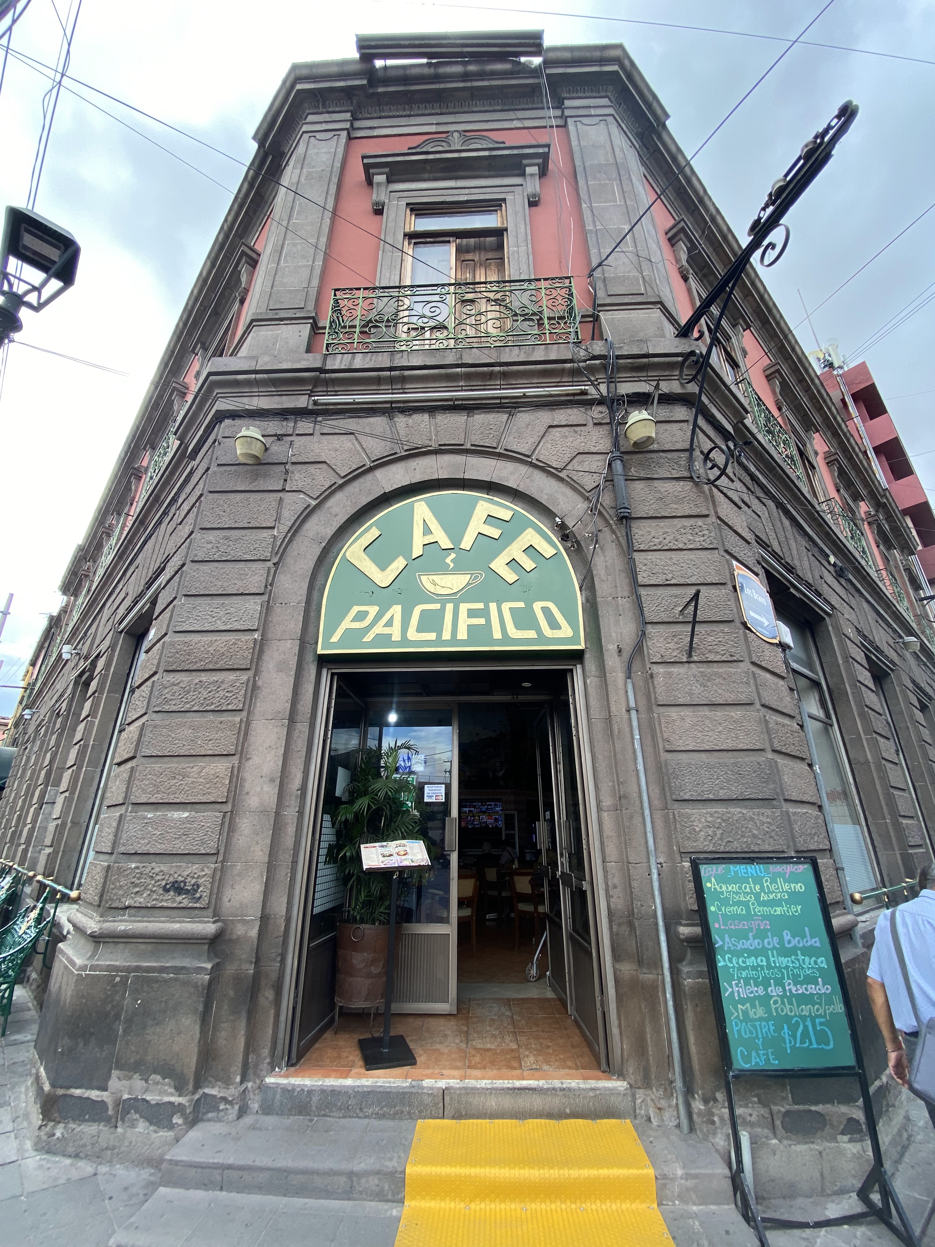 Cafeteria And Restaurant El Pacifico image 10