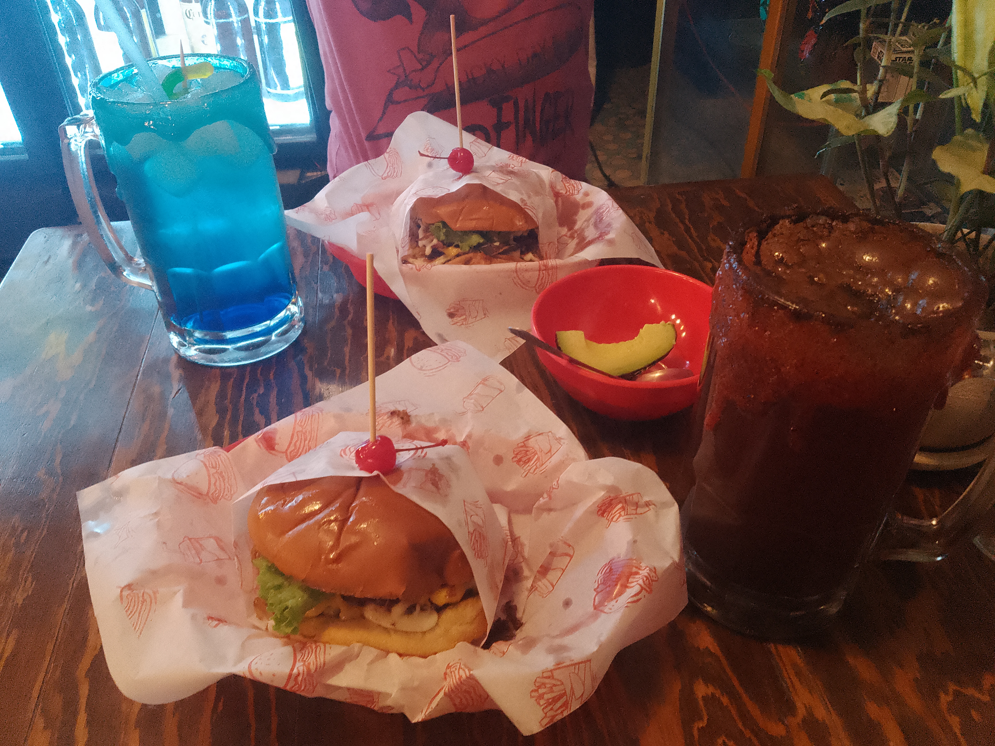 Los Héroes Restaurante - Bar image 2