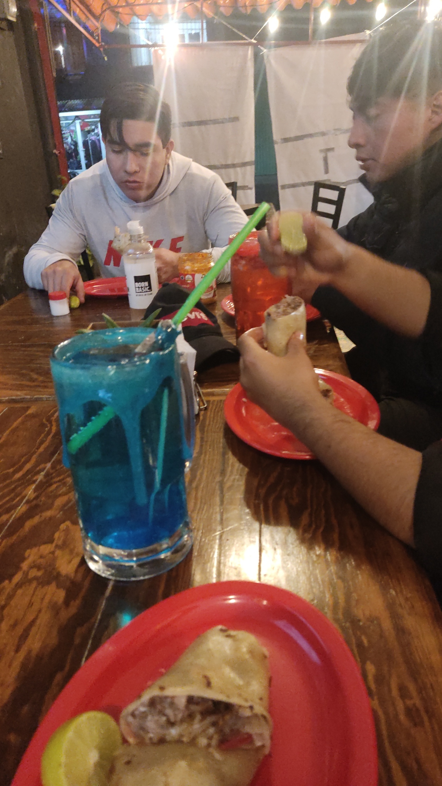 Los Héroes Restaurante - Bar image 9