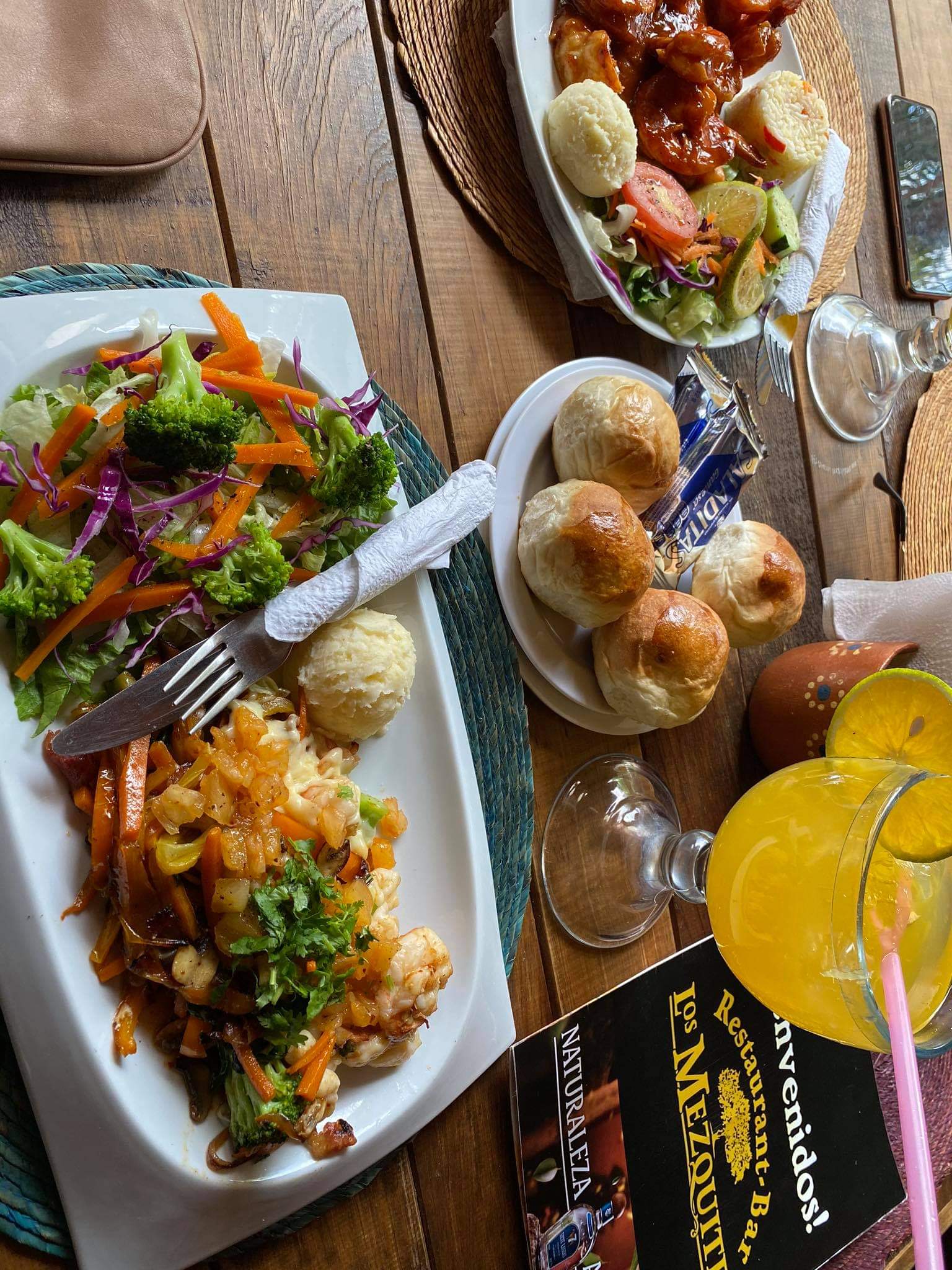 Los Mezquites Restaurant-Bar image 2