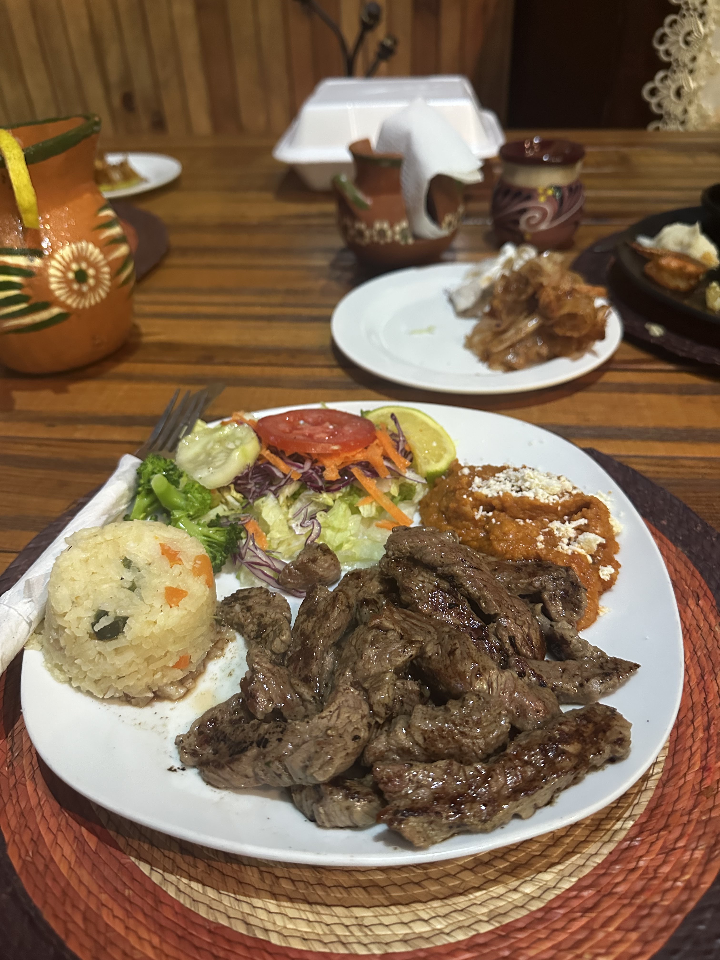 Los Mezquites Restaurant-Bar image 3