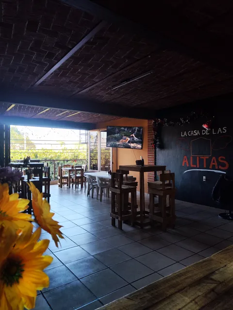 La casa de las alitas image 3
