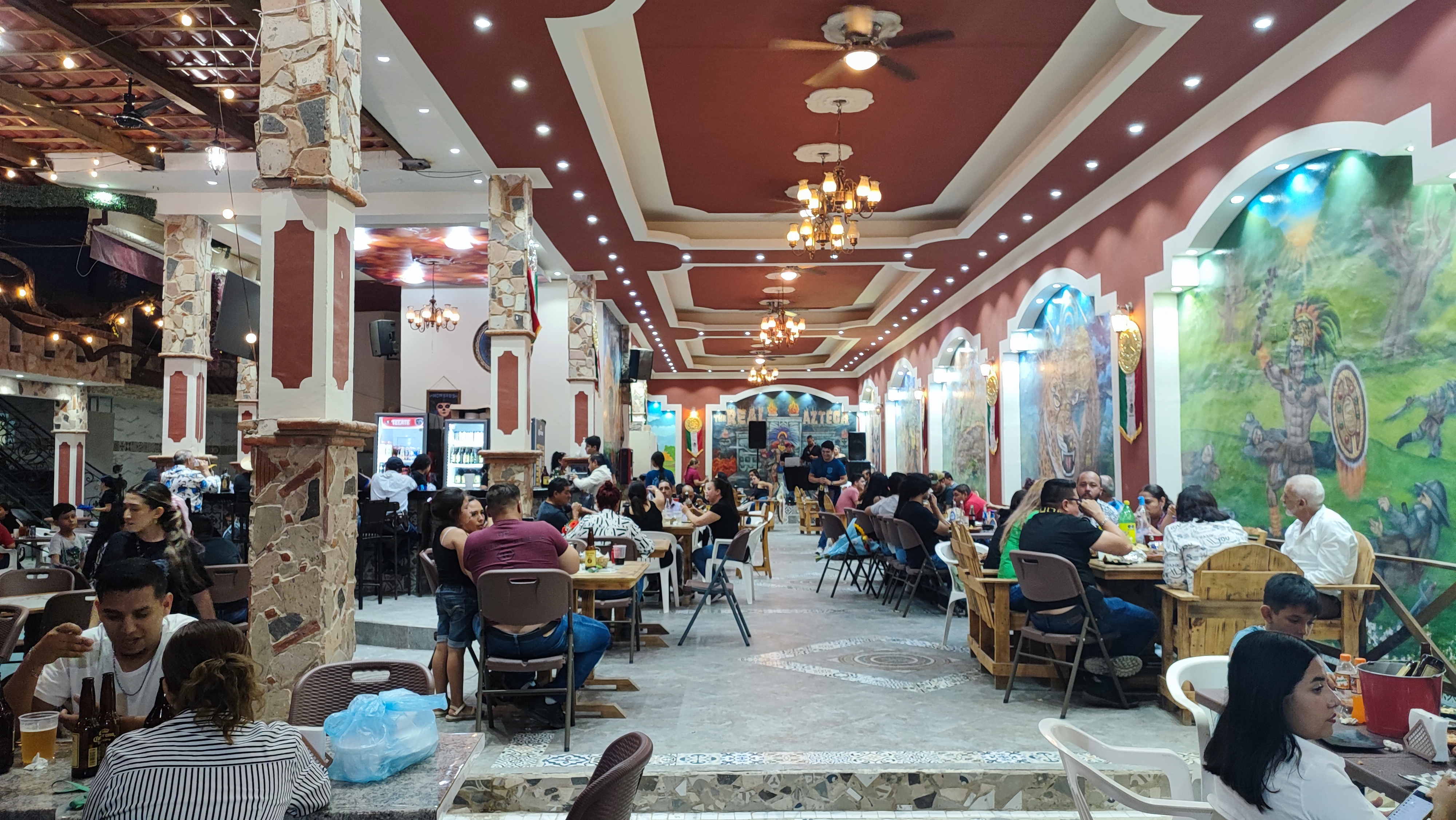 Real Azteca Restaurante Bar, salon de baile y diversiones infantiles image 6