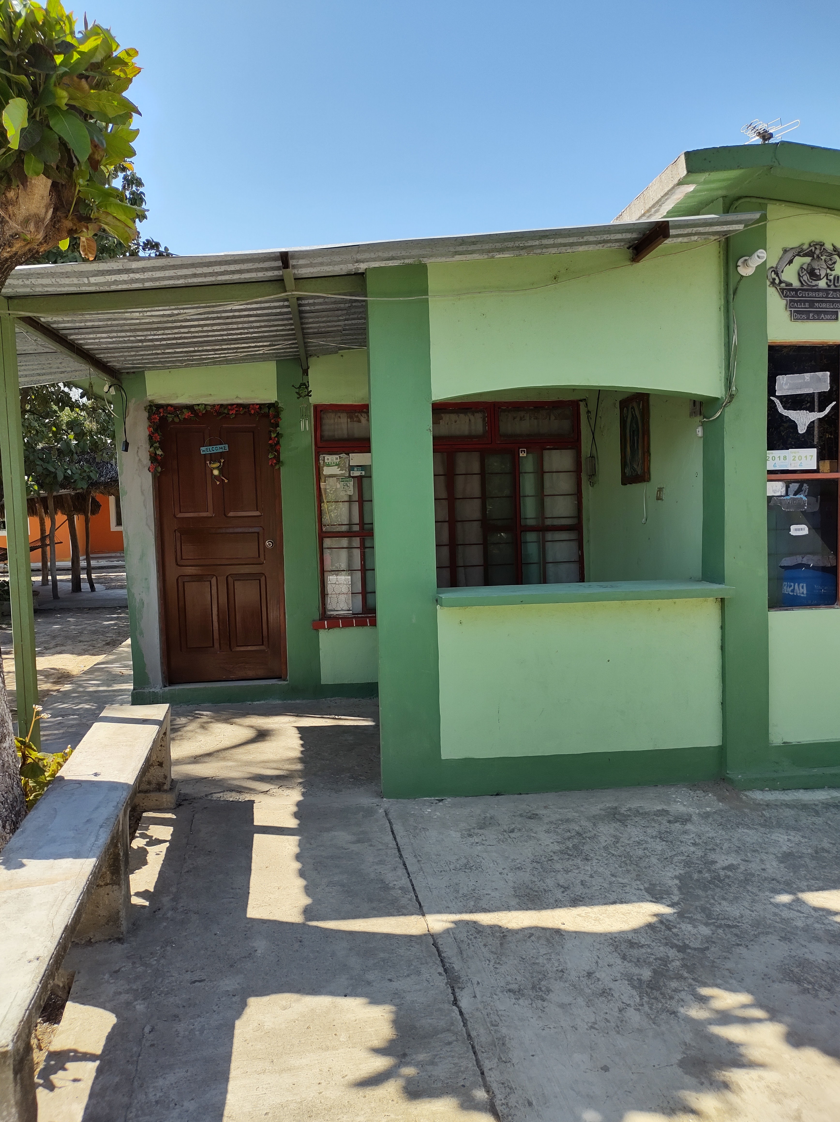 Comedor familia guerrero image 1