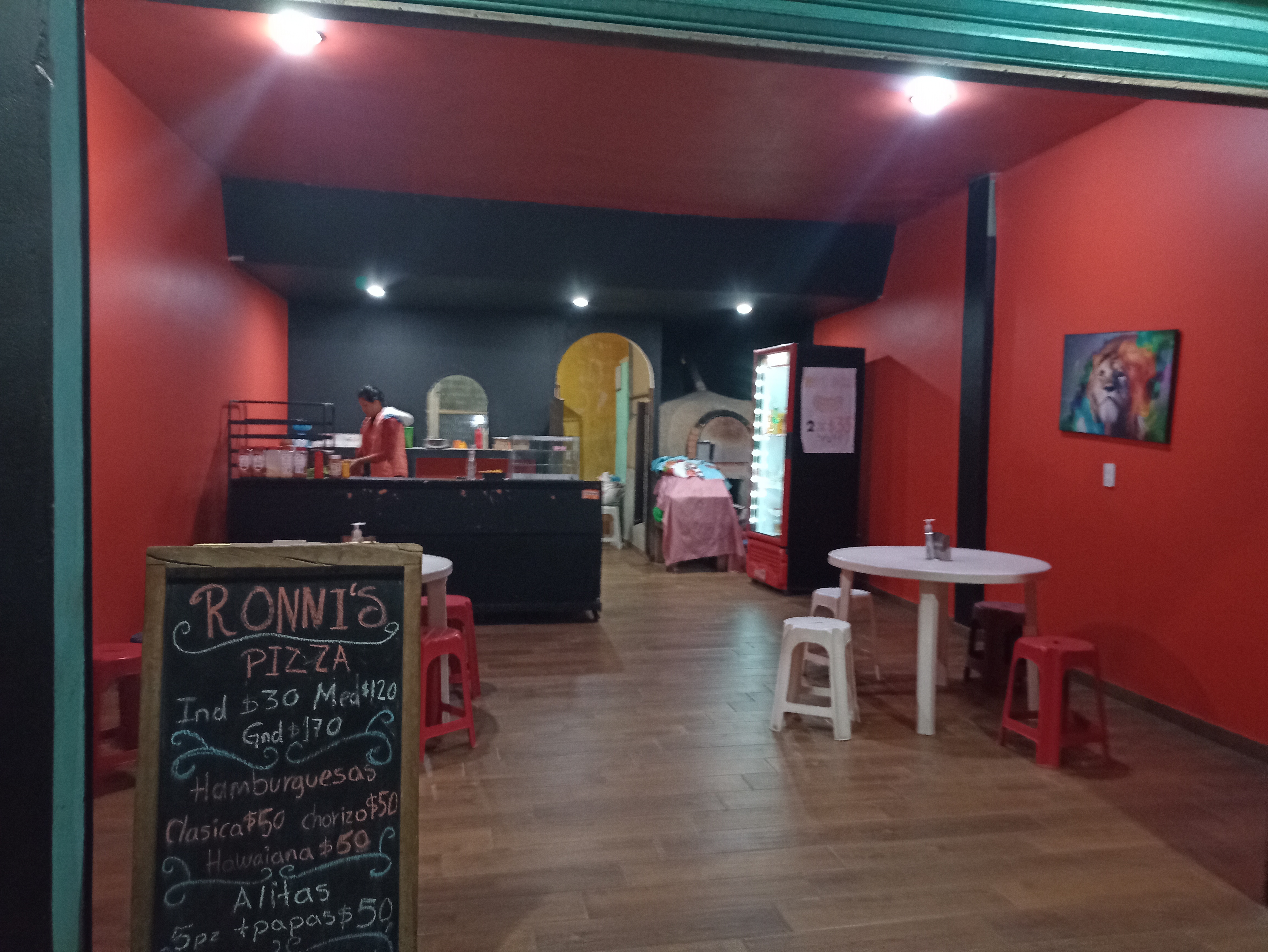 Ronni's Pizza & Alitas image 1